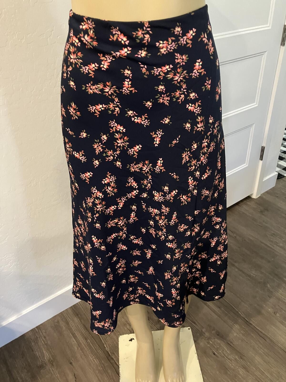Other NWT Navy Blue Floral Midi Skirt Size 36" / US 14 / IT 50 - 2 Thumbnail