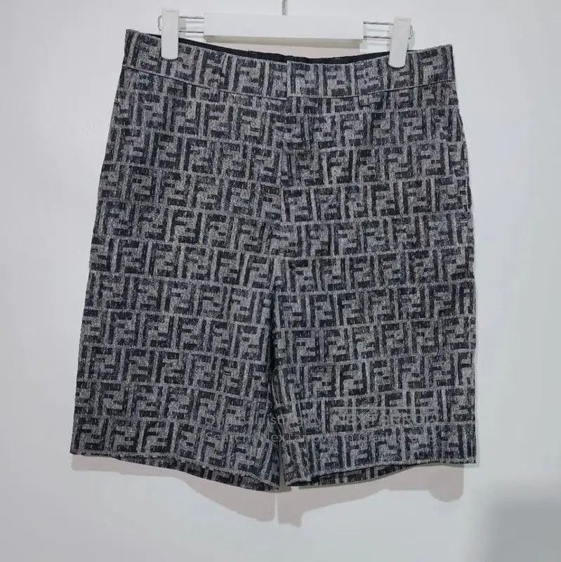 Fendi Fendi Gray and Black Casual Pants for Women . Size 23" - 1 Thumbnail