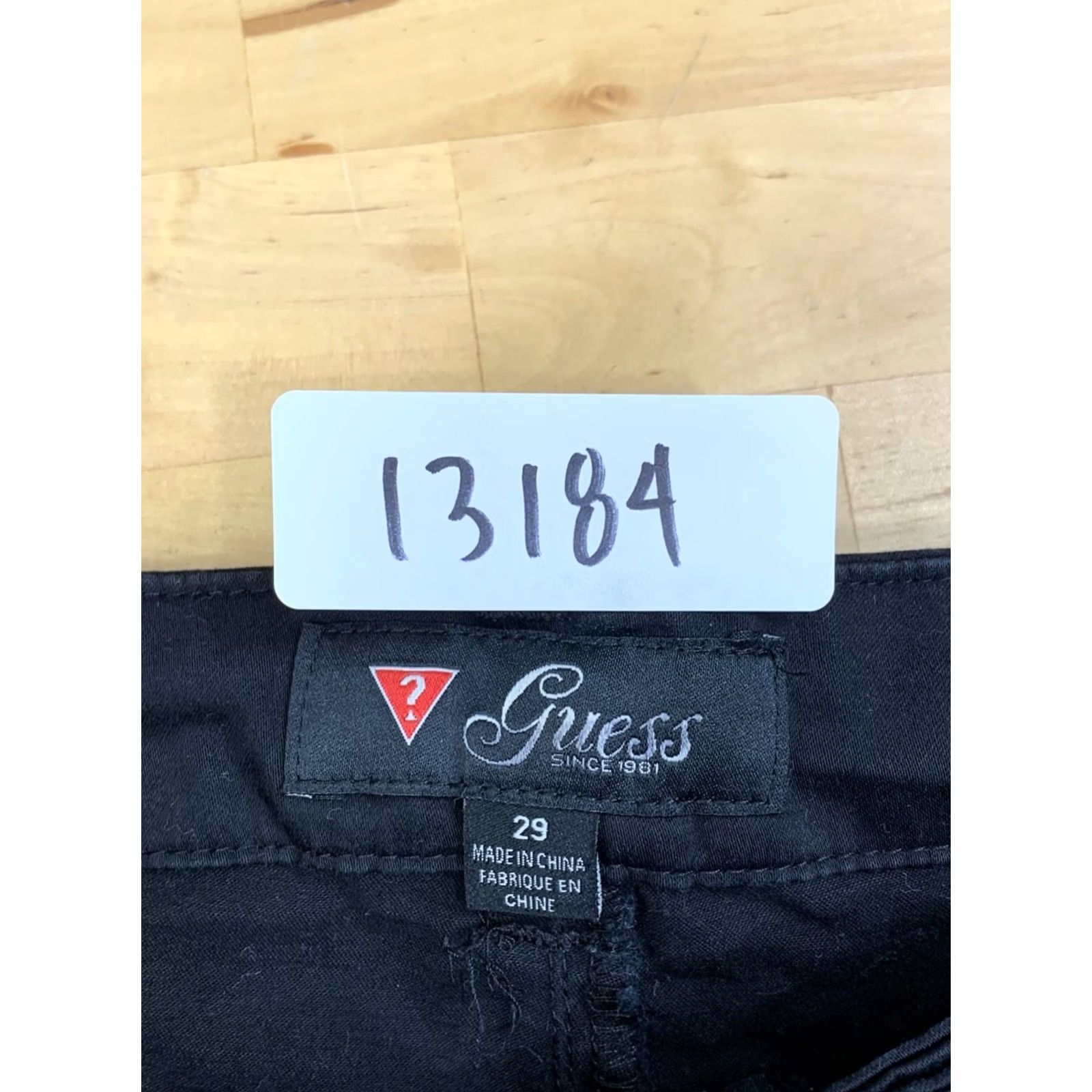 Guess VINTAGE GUESS Shorts Women 29 Black Stud Belt Y2K 2.5 Inseam 13184 Shorts Women 29 Black Y2K 2.5 Inseam Size 29" - 2 Thumbnail