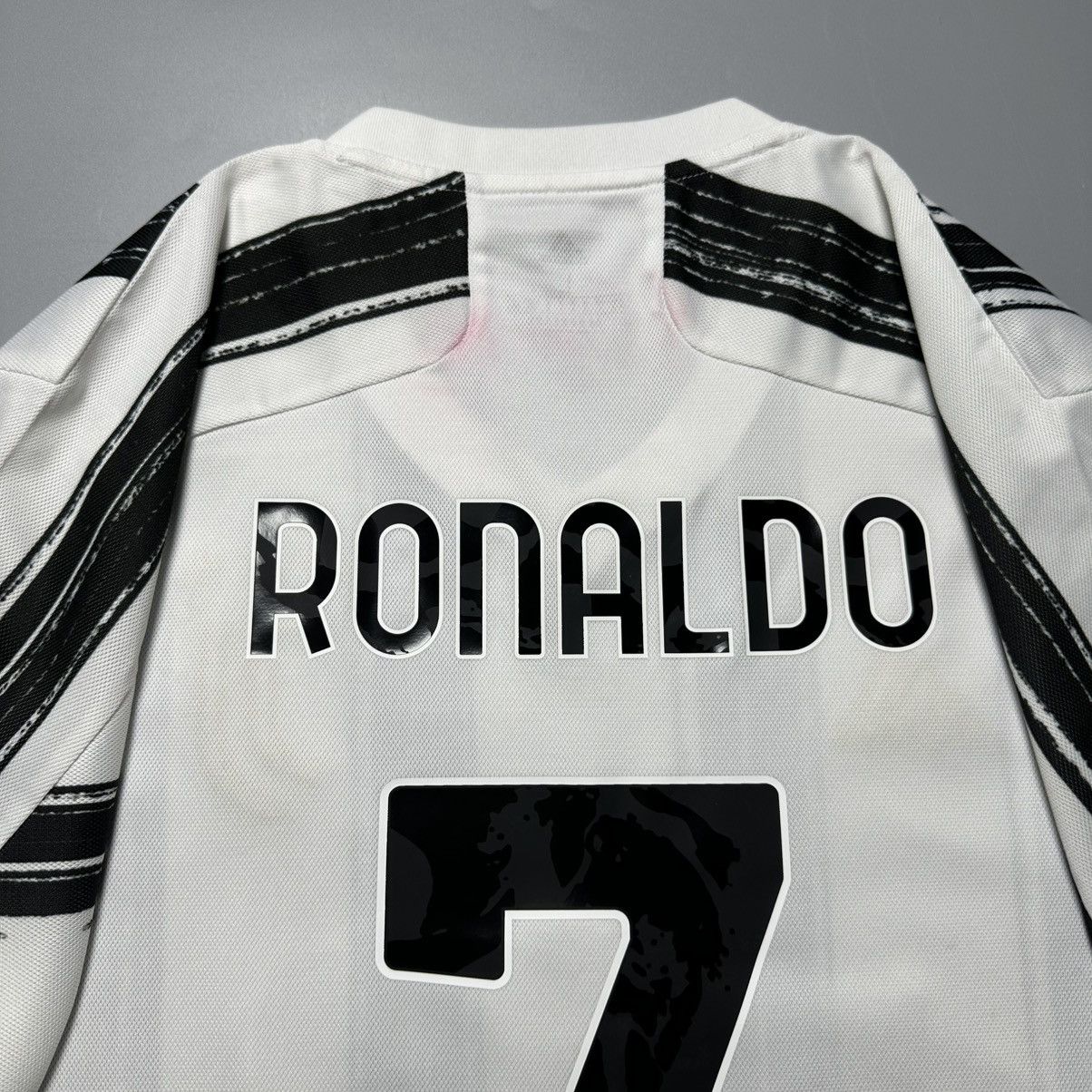 Vintage JUVENTUS ADIDAS 2020/2021 FOOTBALL HOME JERSEY #7 RONALDO Size US L / EU 52-54 / 3 - 10 Thumbnail