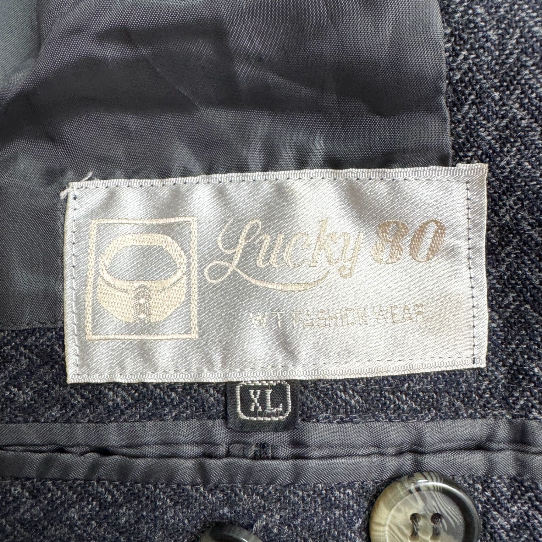 Vintage VINTAGE Lucky 80 Blazer Jacket Mens XL Blue Herringbone Tweed Wool 2 Piece Suit Front Two-Button Notch Lapel Regular Fit Chest 42 Navy Blue Size 46R - 6 Thumbnail