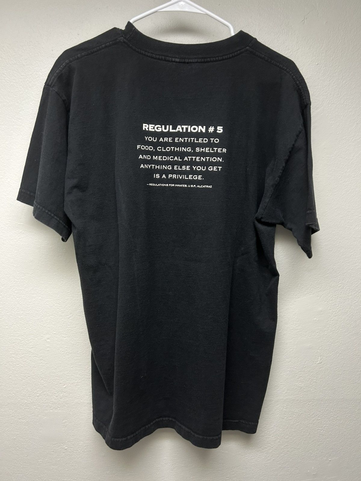 Vintage Vintage Alcatraz Island US Penitentiary 1934-1963 Tshirt Size US L / EU 52-54 / 3 - 3 Thumbnail