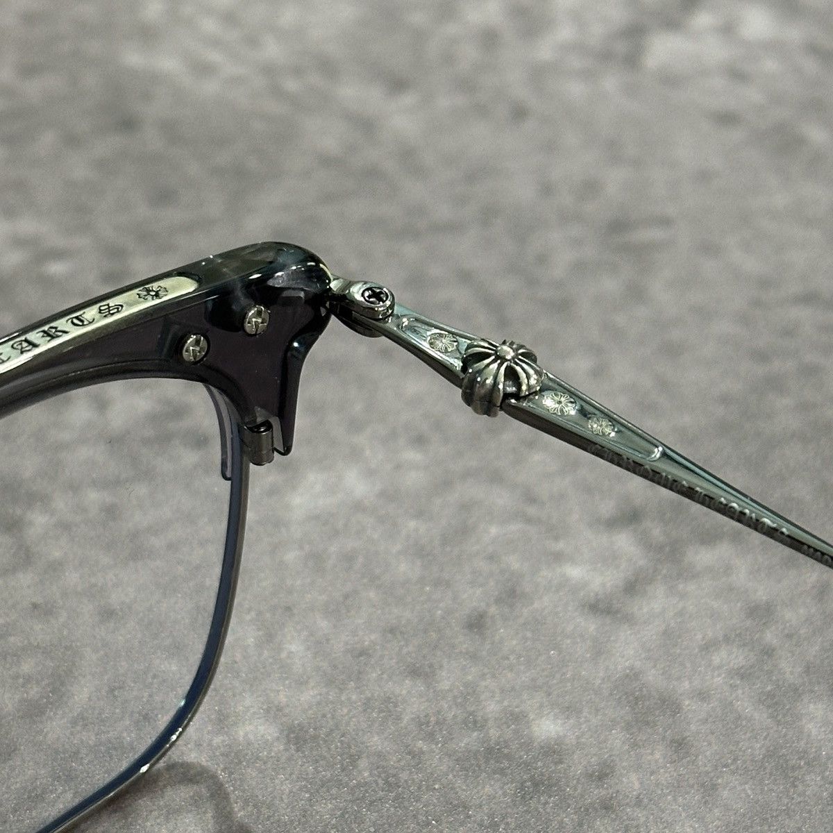 Chrome Hearts CHROME HEARTS SLUNTRADICTION (54) Flint/Gunmetal EYEWEAR Size ONE SIZE - 5 Thumbnail