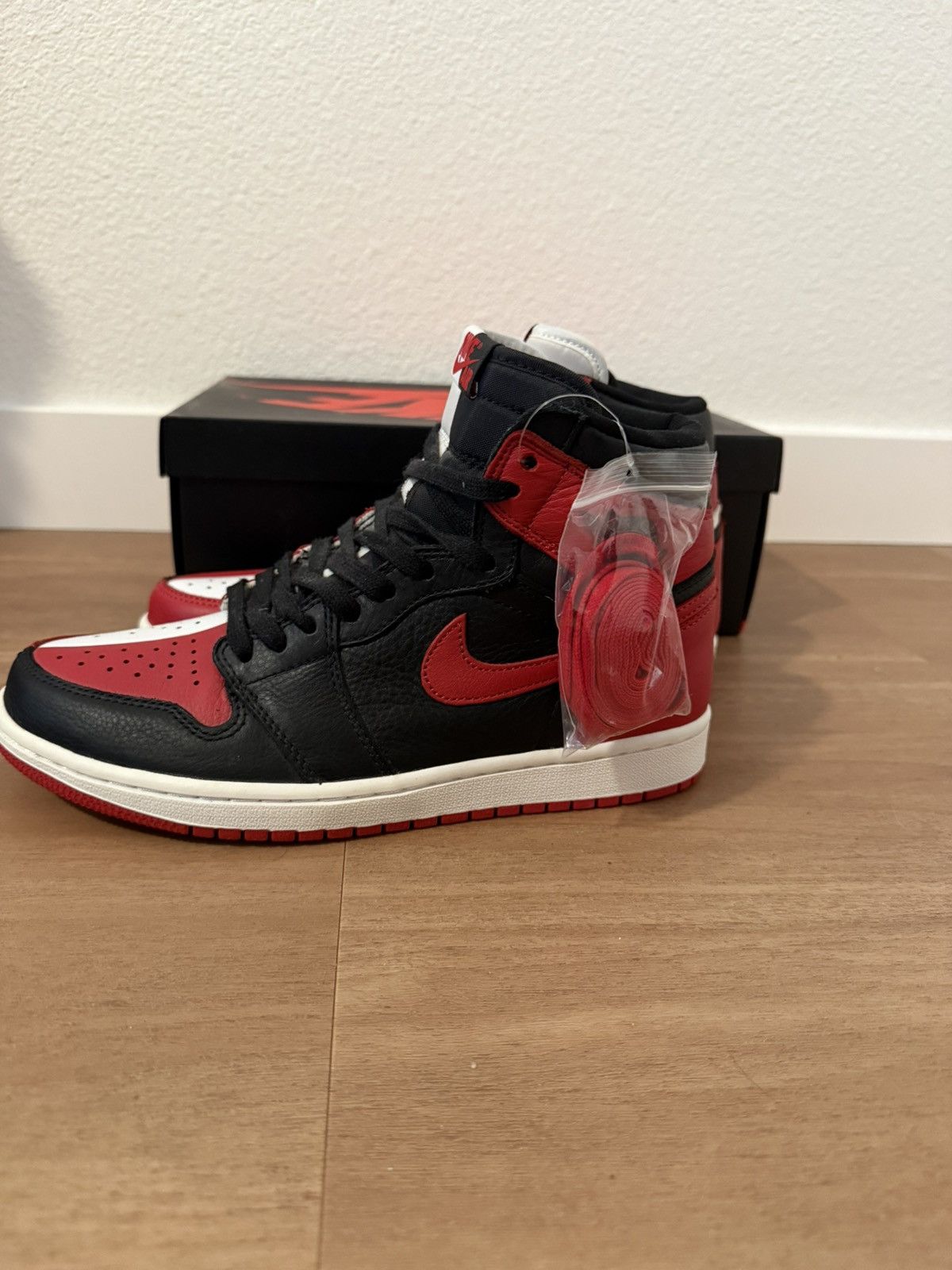 Nike Nike Air Jordan 1 “Homage to Home” - DS Size US 8 / EU 41 - 9 Thumbnail