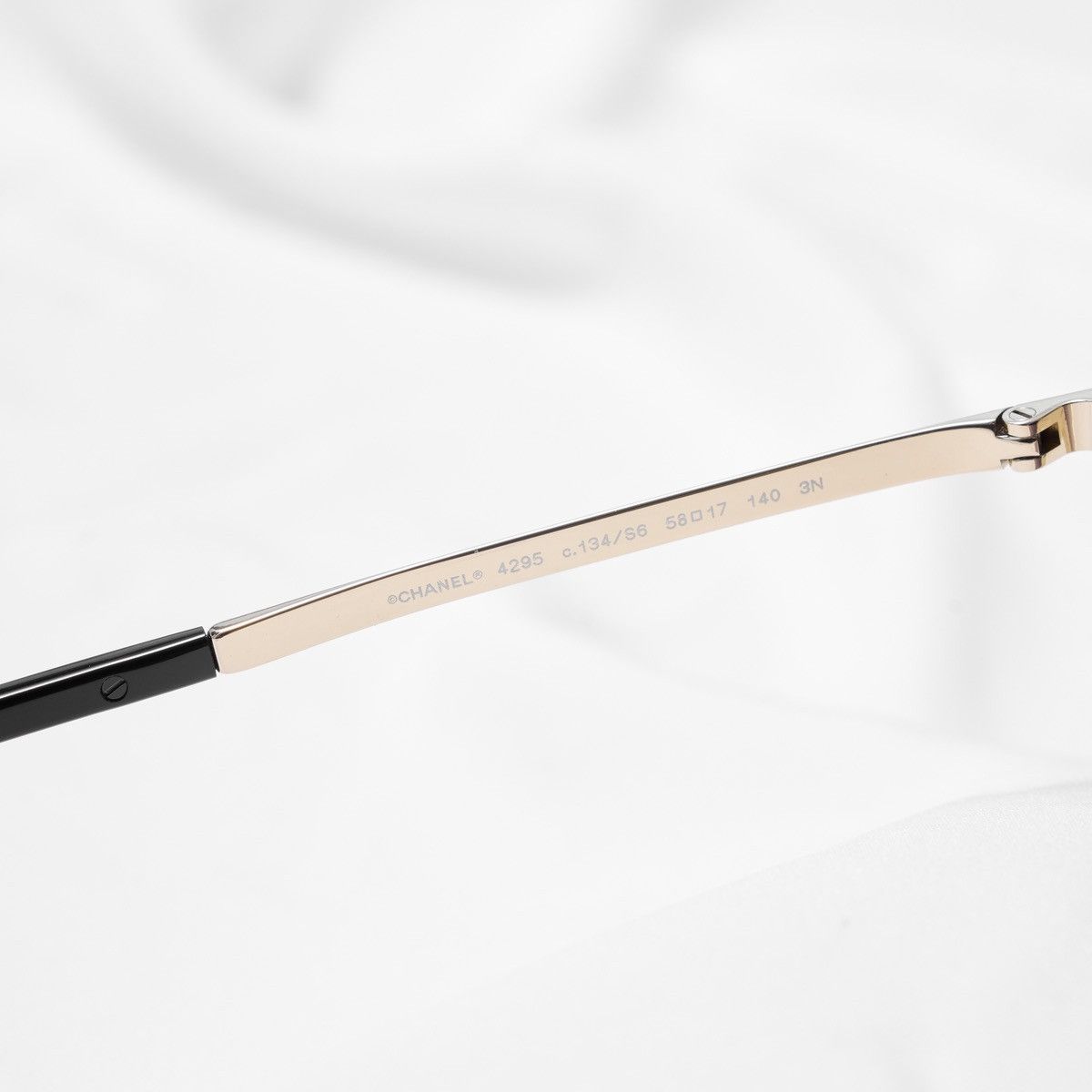 Chanel CHANEL 0CH4295 C134S6 SUNGLASSES Size ONE SIZE - 4 Thumbnail