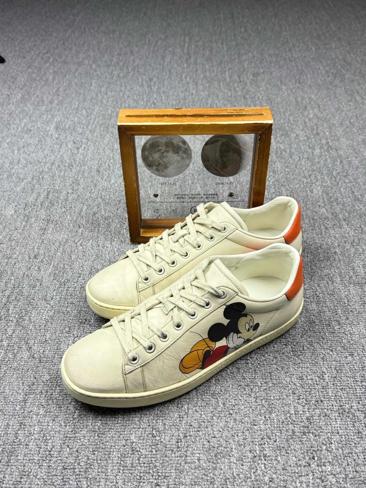 Gucci Gucci Printed Beige Lowtop Sneakers 5.5 Men Size US 5.5 / EU 38 - 1 Thumbnail