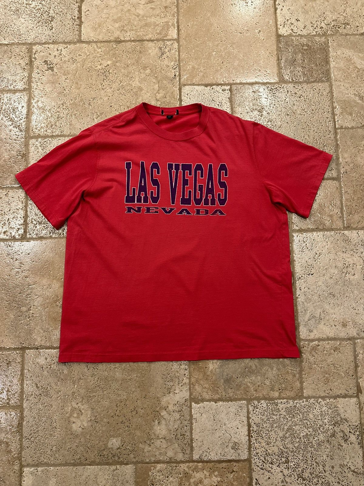 Other × Vintage Vintage Las Vegas Red Distressed T-Shirt Size US XL / EU 56 / 4 - 3 Thumbnail