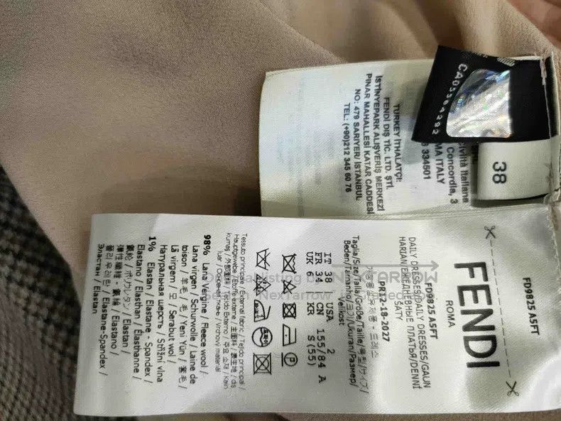 Fendi Fendi Heavy wool poncho coat, mulberry silk embroidery Size XS / US 0-2 / IT 36-38 - 4 Thumbnail