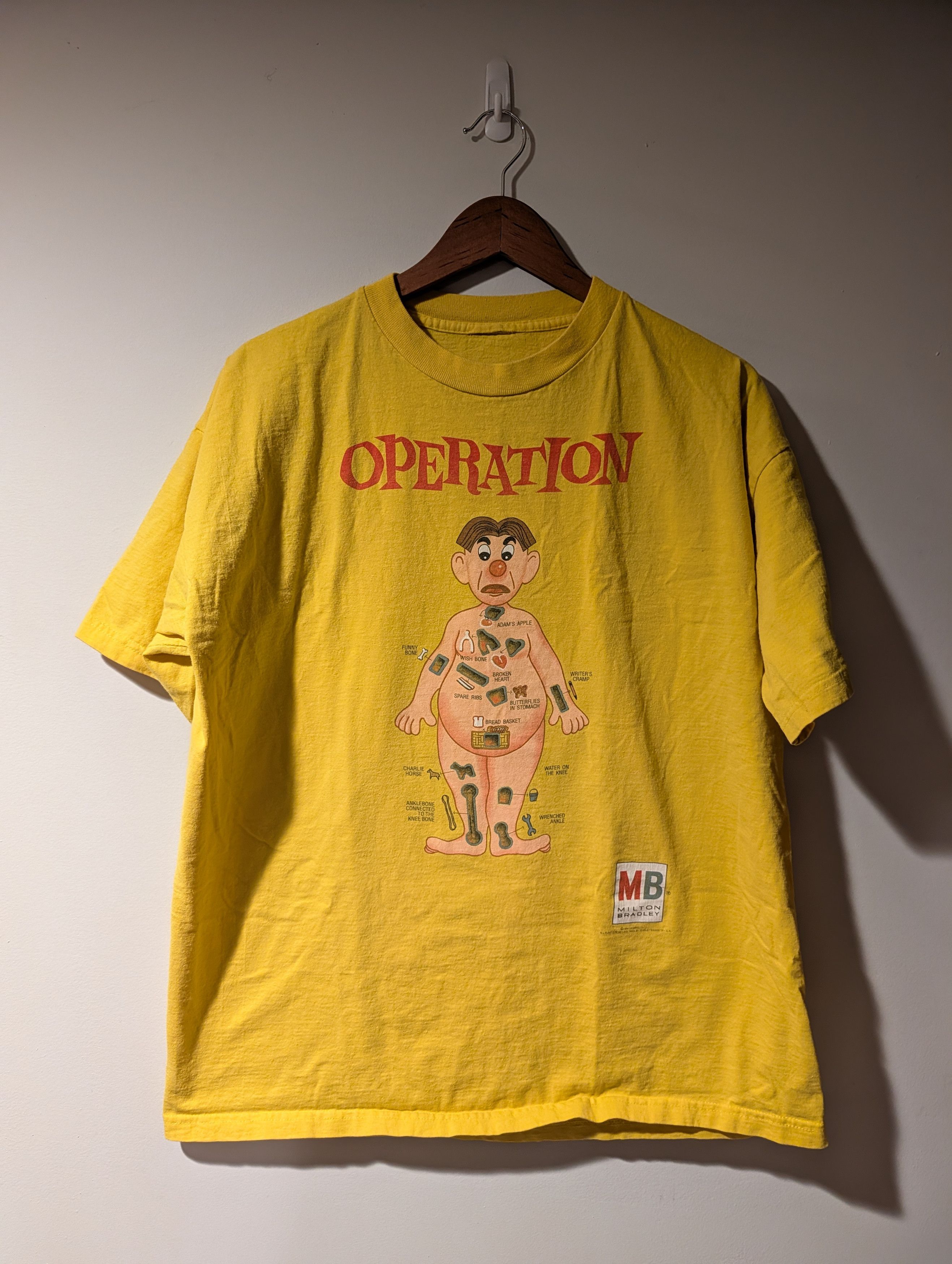 Vintage Vintage 90s Operation Milton Bradley Board Game T-Shirt Size US XL / EU 56 / 4 - 1 Thumbnail