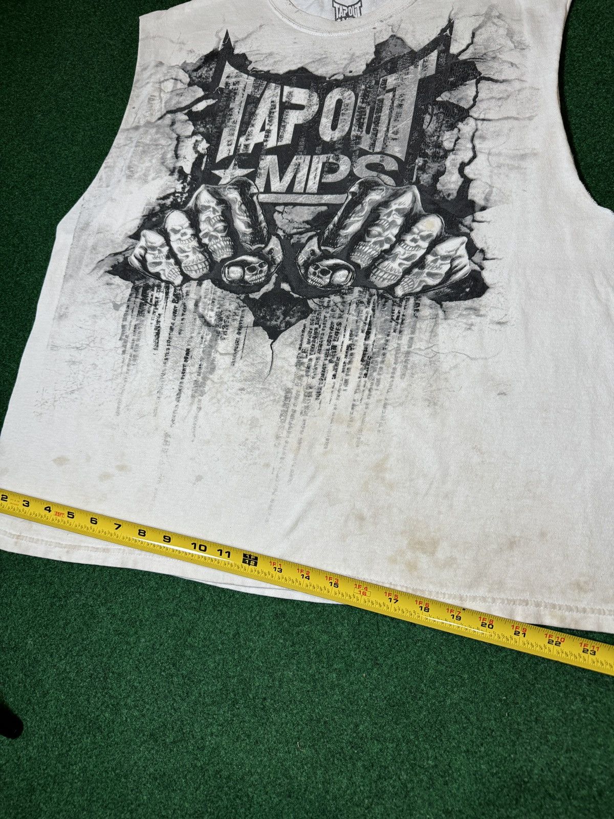 Tapout × Vintage Y2k Tapout Grunge Fists Tattoo Cutoff Muscle Shirt Tank Top Size US L / EU 52-54 / 3 - 7 Thumbnail