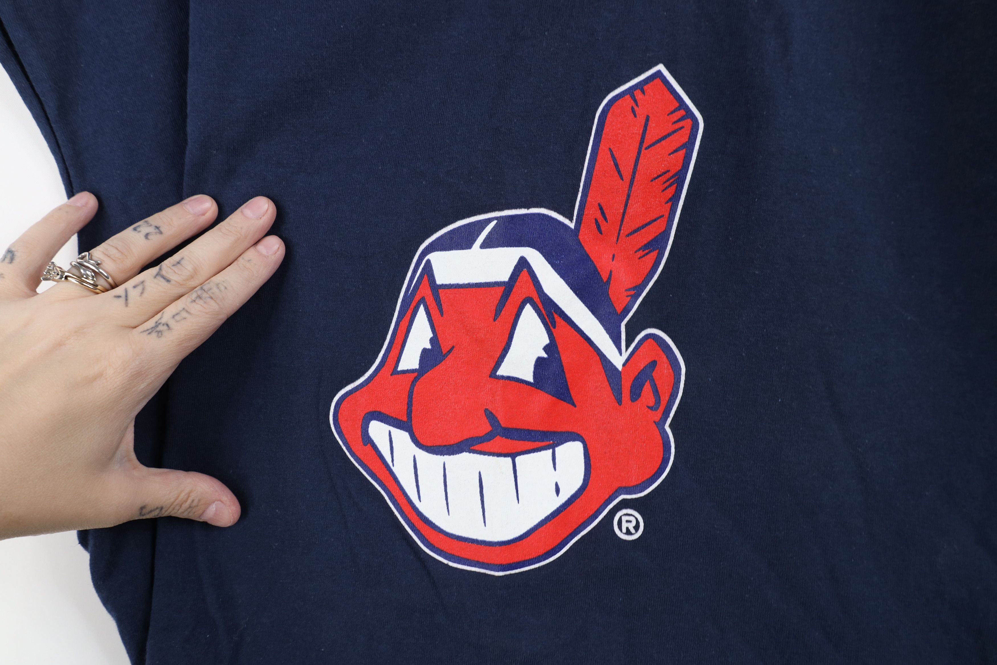 Vintage Vintage 90s Cleveland Indians Baseball Muscle T-Shirt USA Size US XXL / EU 58 / 5 - 4 Thumbnail
