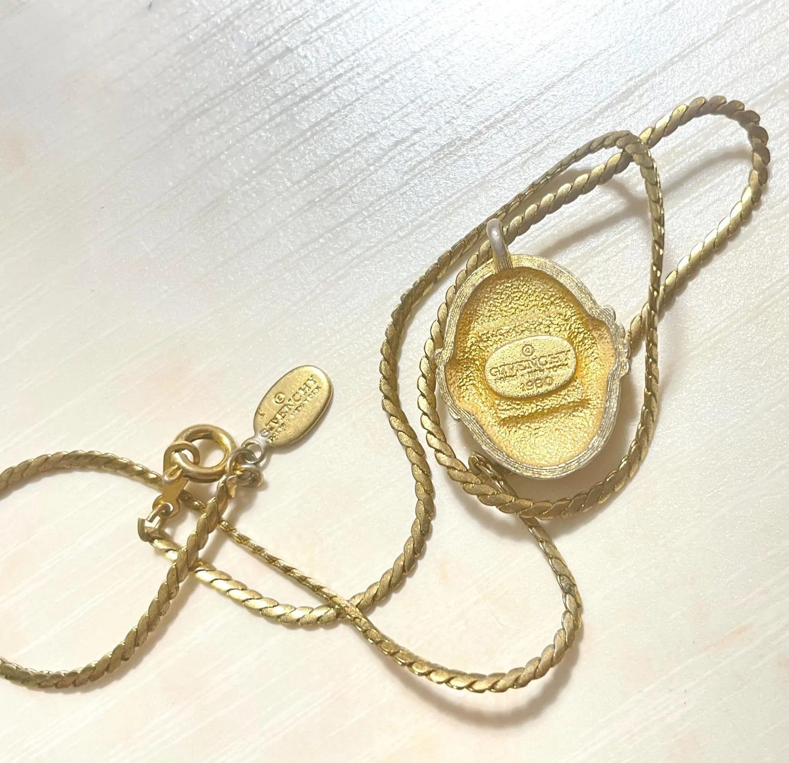 Givenchy Vintage Givenchy gold chain necklace with oval G logo top Size ONE SIZE - 5 Thumbnail