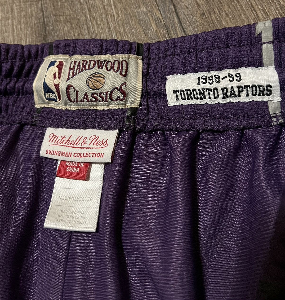 Mitchell & Ness Mitchell Ness Toronto Raptors Swingman Shorts Size Large Size US 36 / EU 52 - 3 Thumbnail