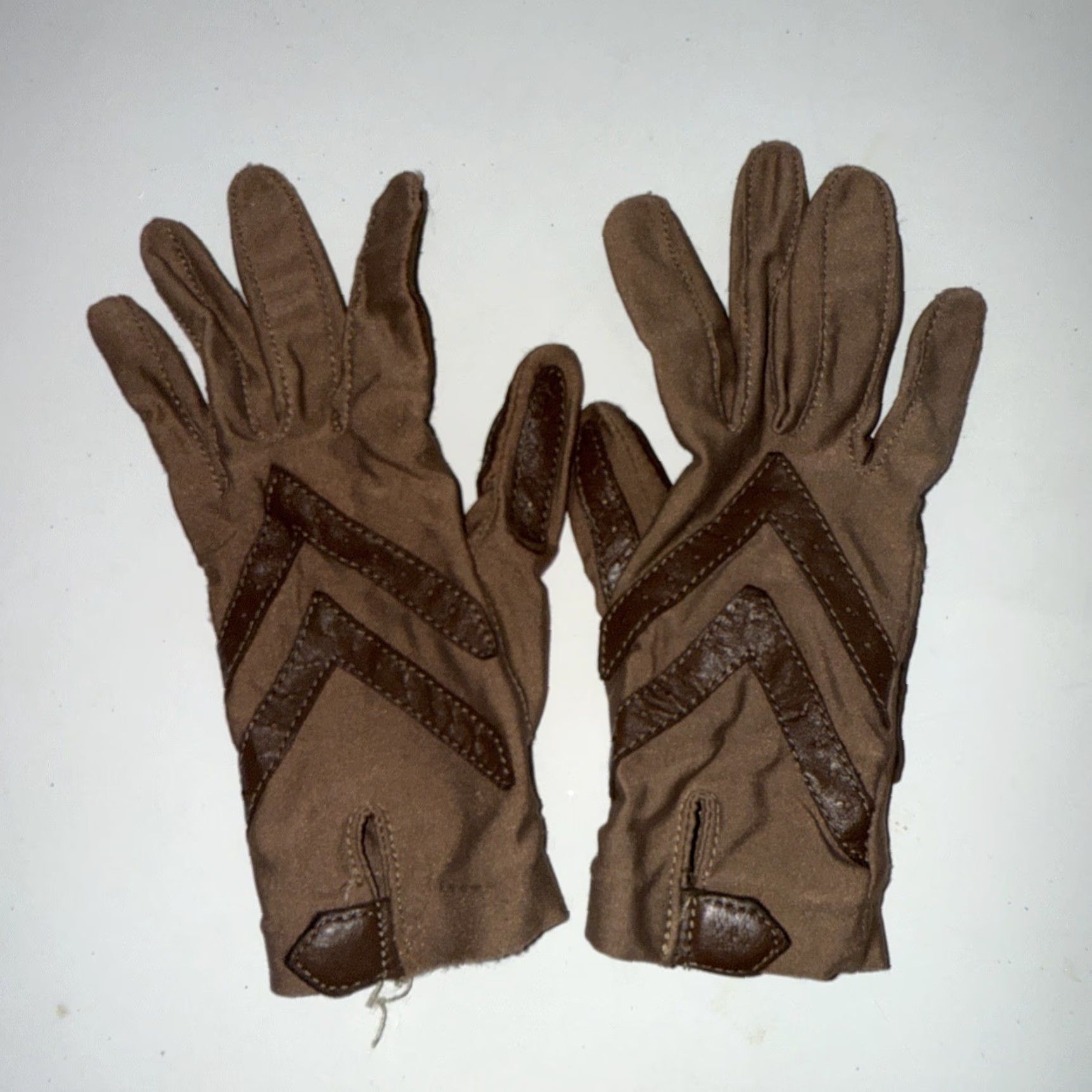 Vintage VINTAGE Isotoner Driving Gloves Woman One Size Tan Brown 1980s Nylon Spandex Stretch Philippines Size ONE SIZE - 3 Thumbnail