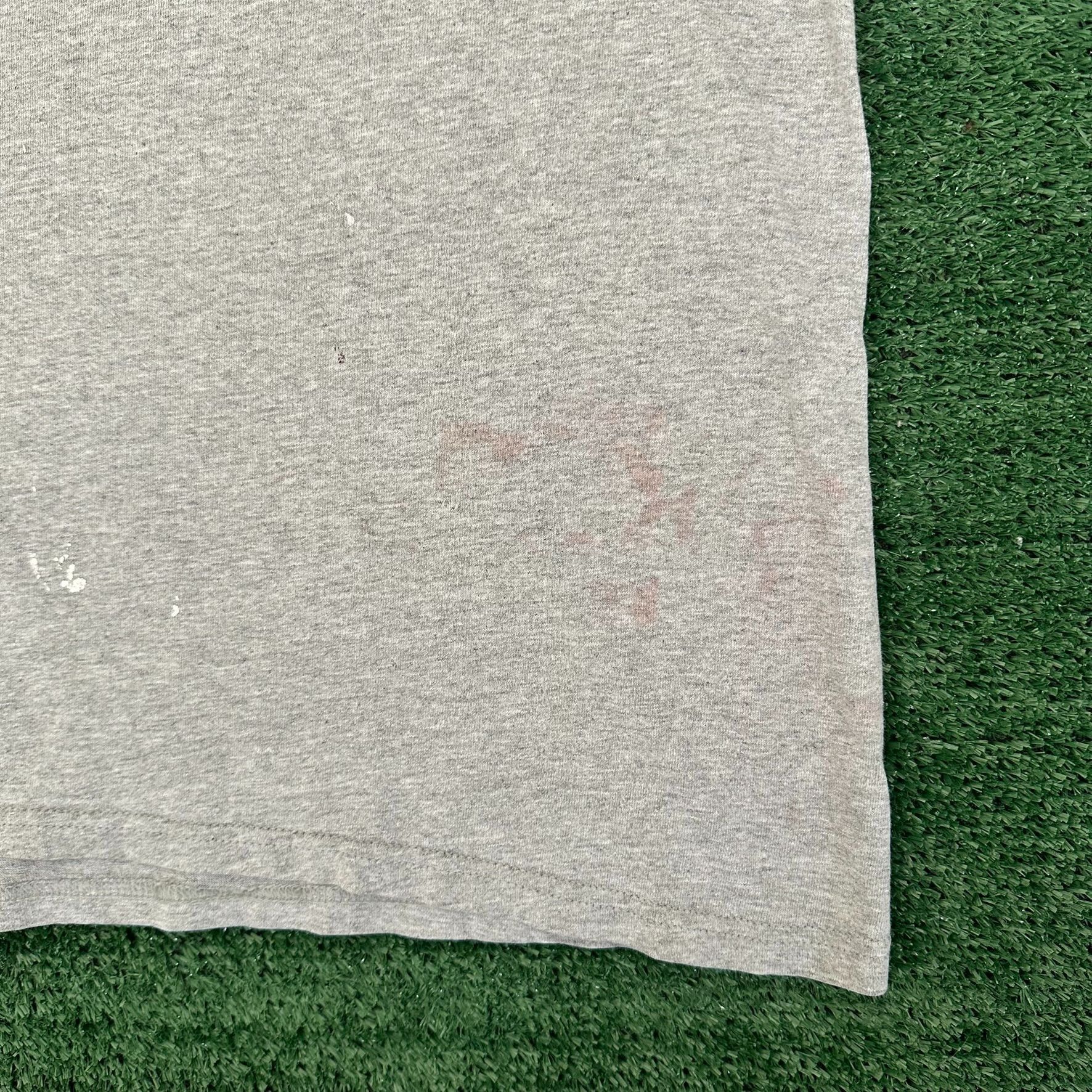 Nike Vintage 90s Nike Mini Swoosh T-Shirt Gray L Embroidered Dist Size US L / EU 52-54 / 3 - 5 Thumbnail