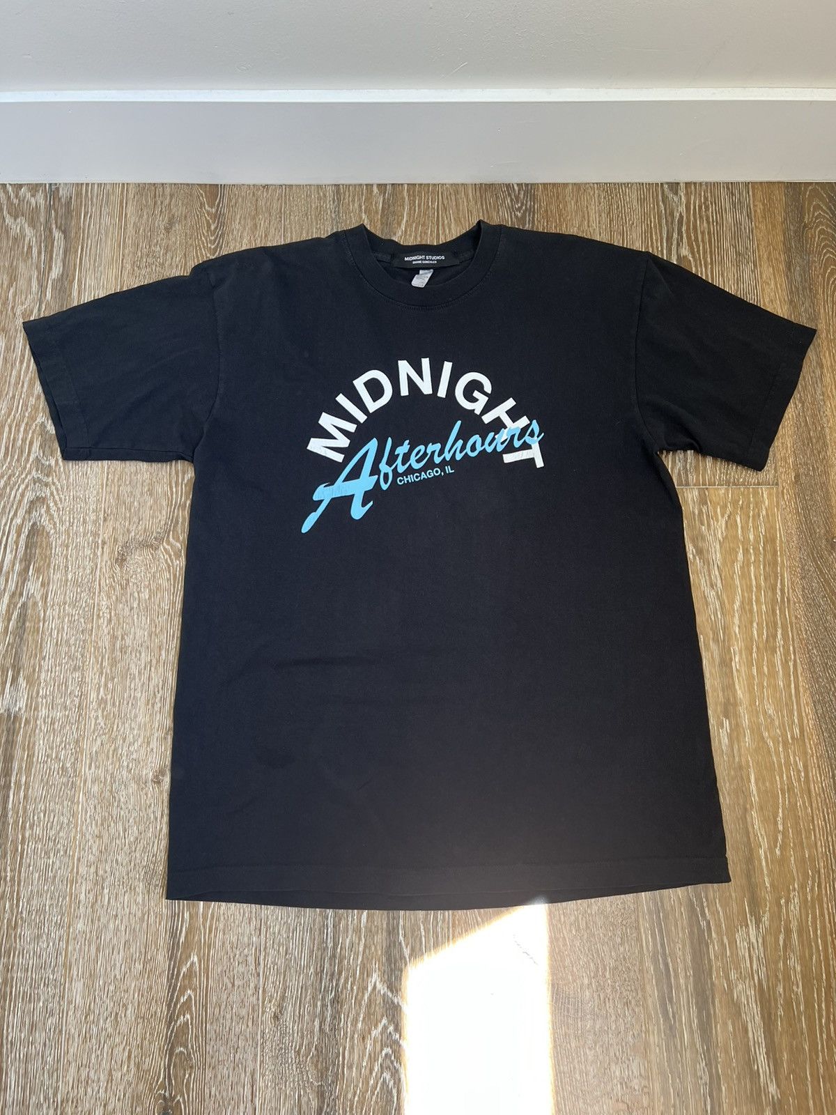 JESUS LOVES MIDNIGHT STUDIOS Tシャツ Midnight-Studios-Black-Jesus-