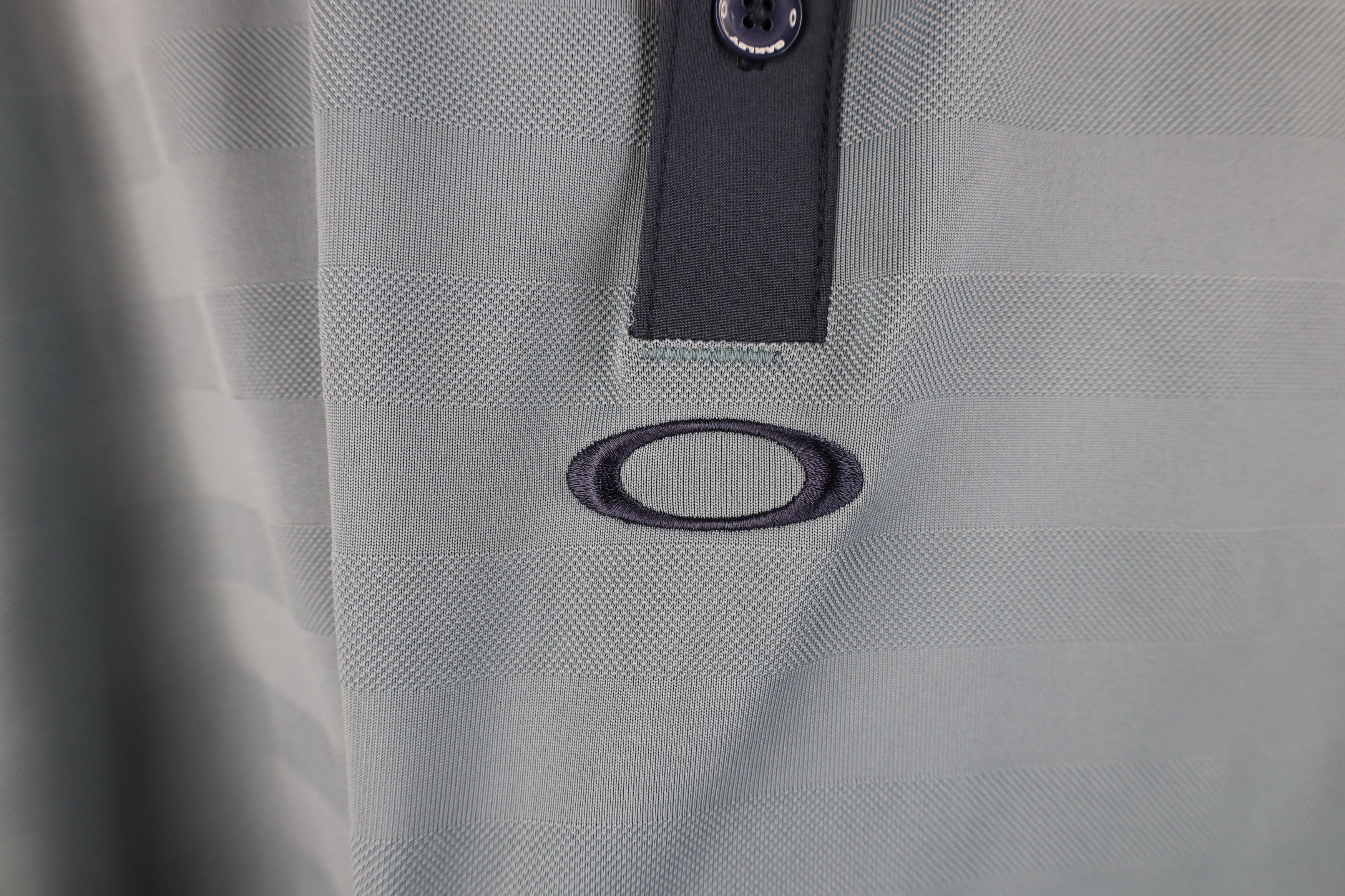 Oakley × Vintage Vintage Y2K Oakley O Logo Knit Collared Golf Polo Gray Size US L / EU 52-54 / 3 - 4 Thumbnail