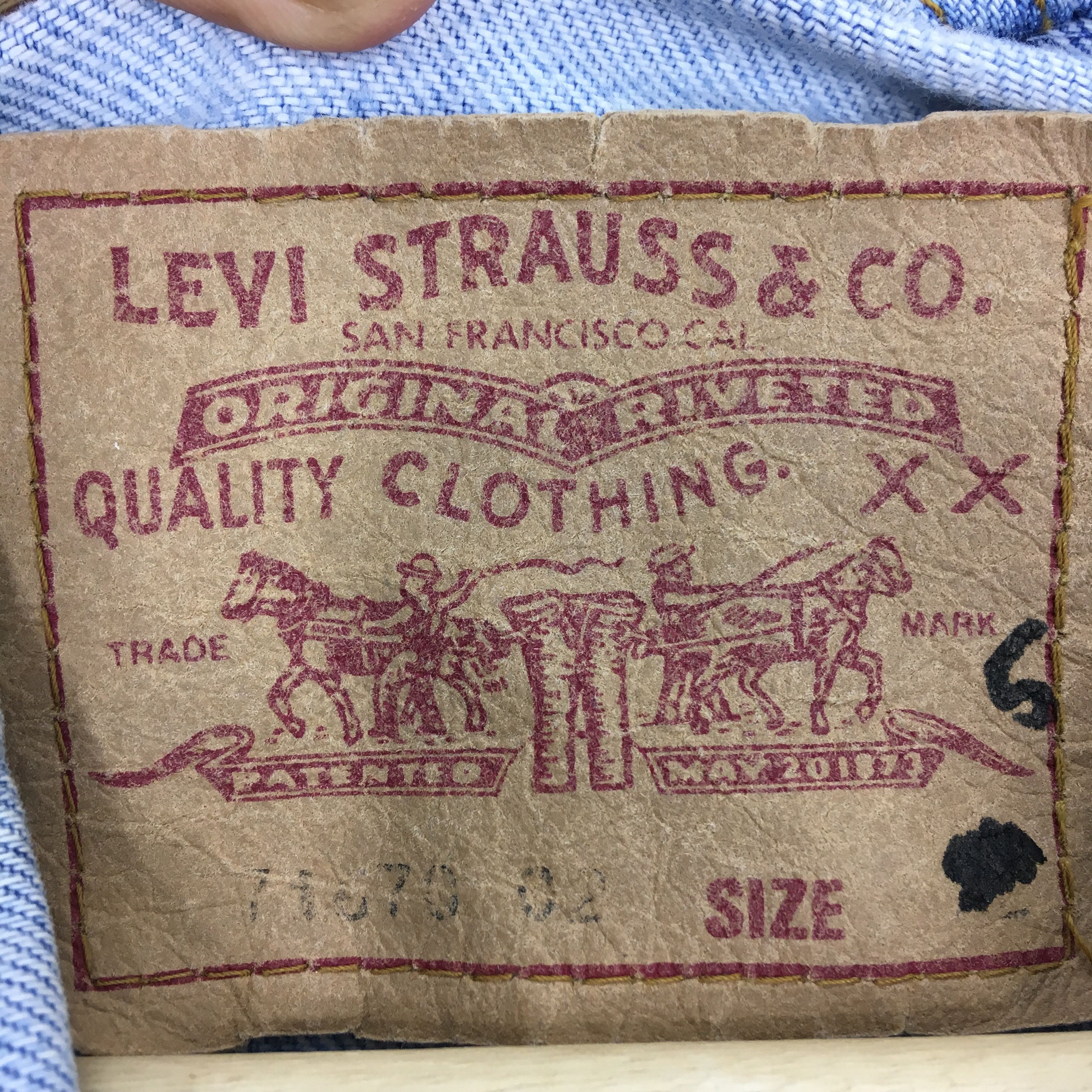 Levi's Vintage 90s Levi's Trucker Jacket Jeans Stone Wash Blue Size US L / EU 52-54 / 3 - 10 Thumbnail