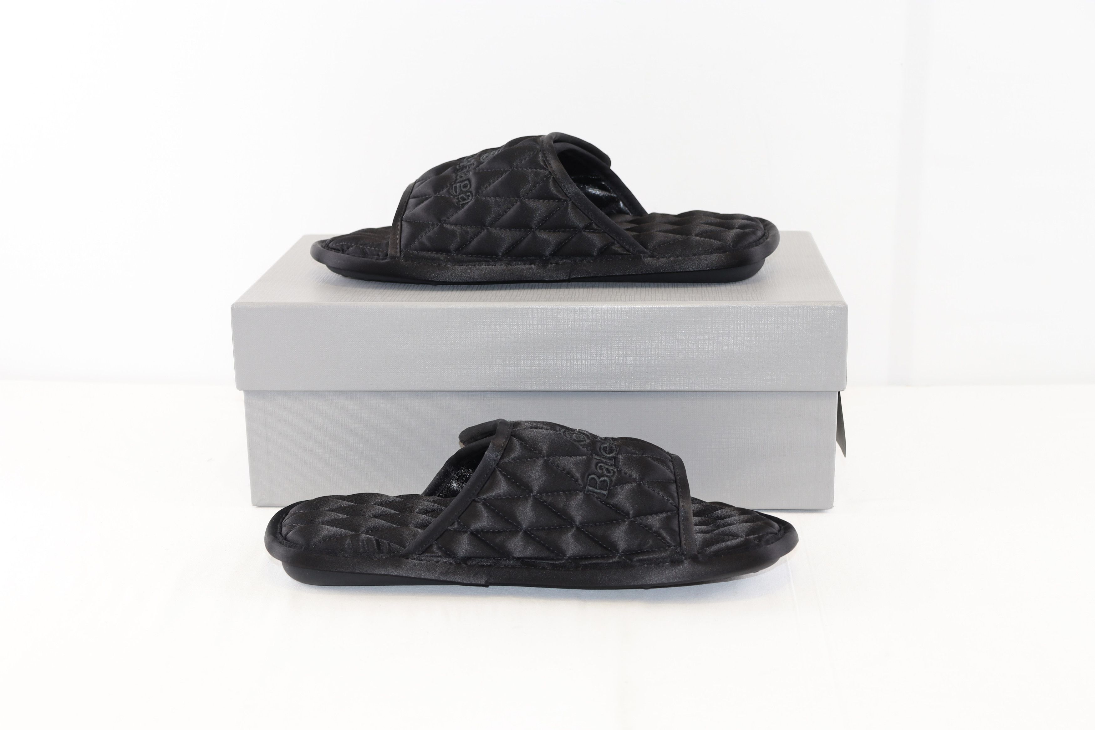 Balenciaga o1rshd1 Q:2 / Quilted Satin/Hotel Artw Home Slide Sandal Size US 9 / EU 42 - 14 Thumbnail