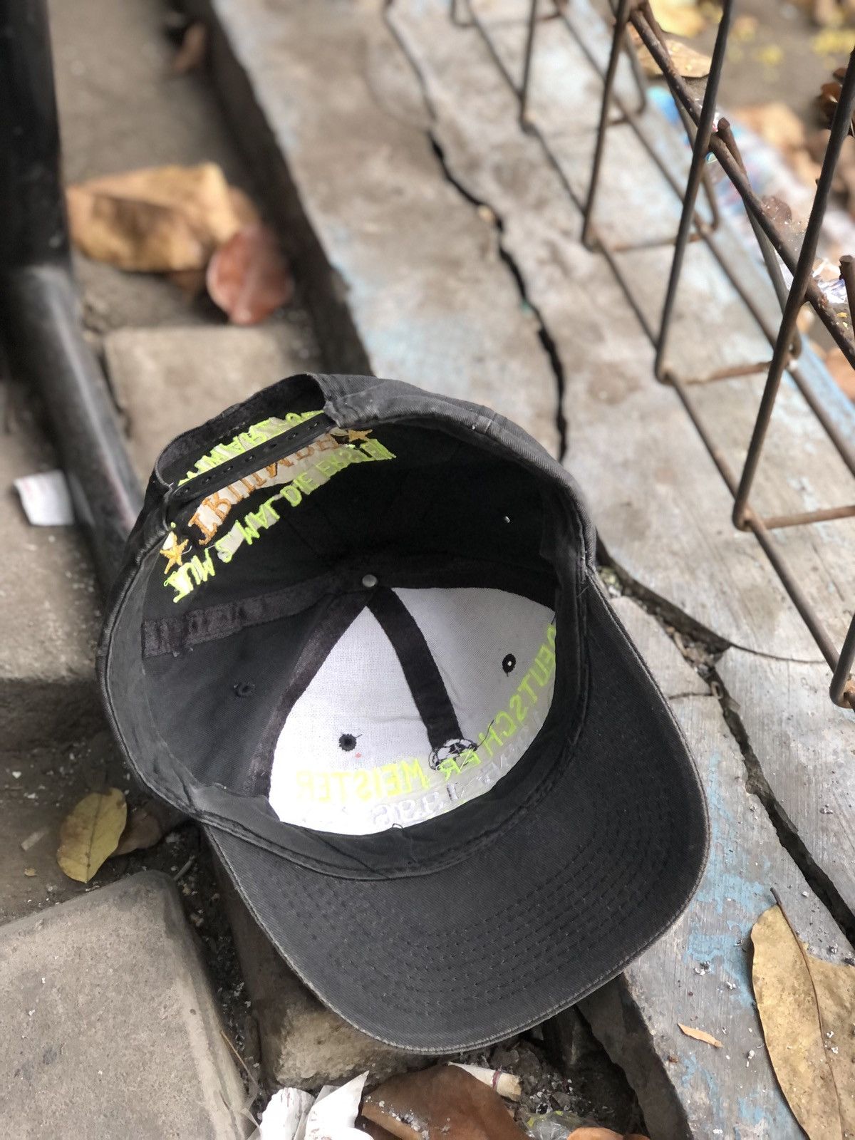 Vintage Vintage Borussia Dortmund Deutscher Meister 1995-1996 hat Size ONE SIZE - 5 Thumbnail