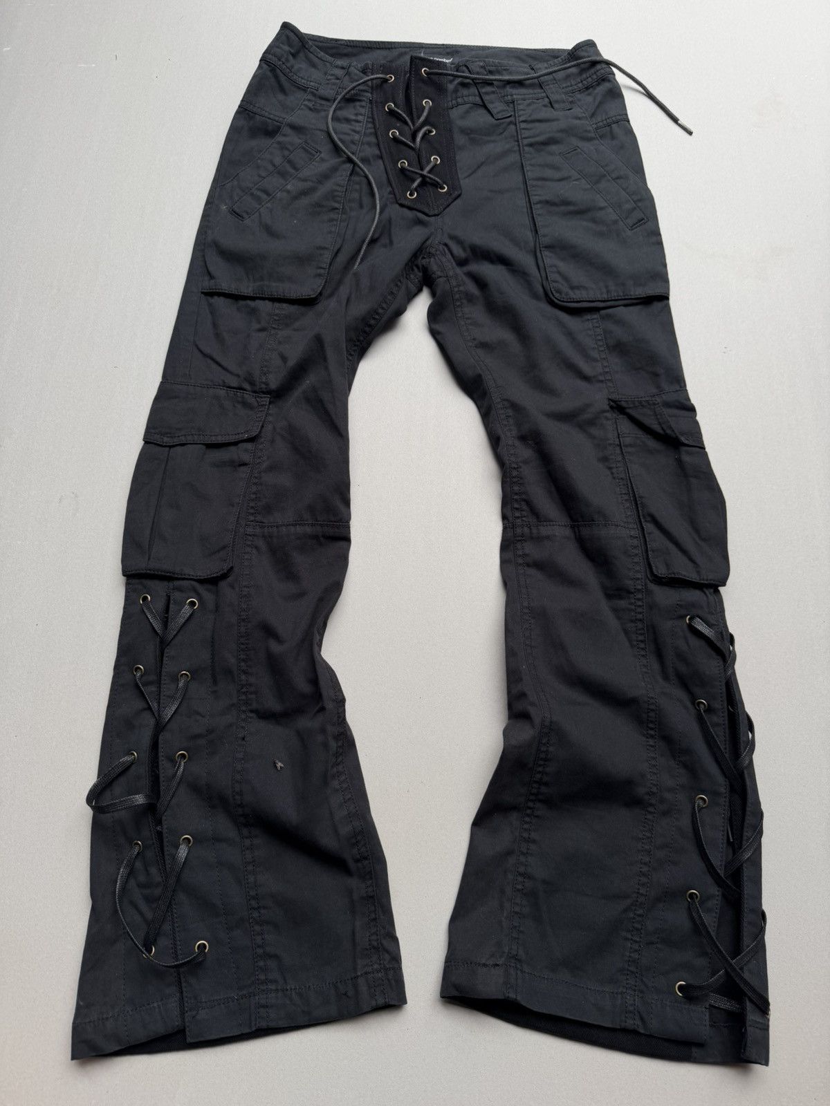 Asymetricl lace-up flare cargo pants