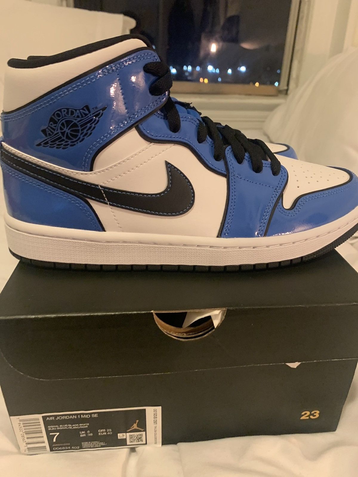 Jordan Brand Air Jordan 1 Mid SE ‘Signal Blue’ Size US 7.5 / EU 40-41 - 10 Thumbnail