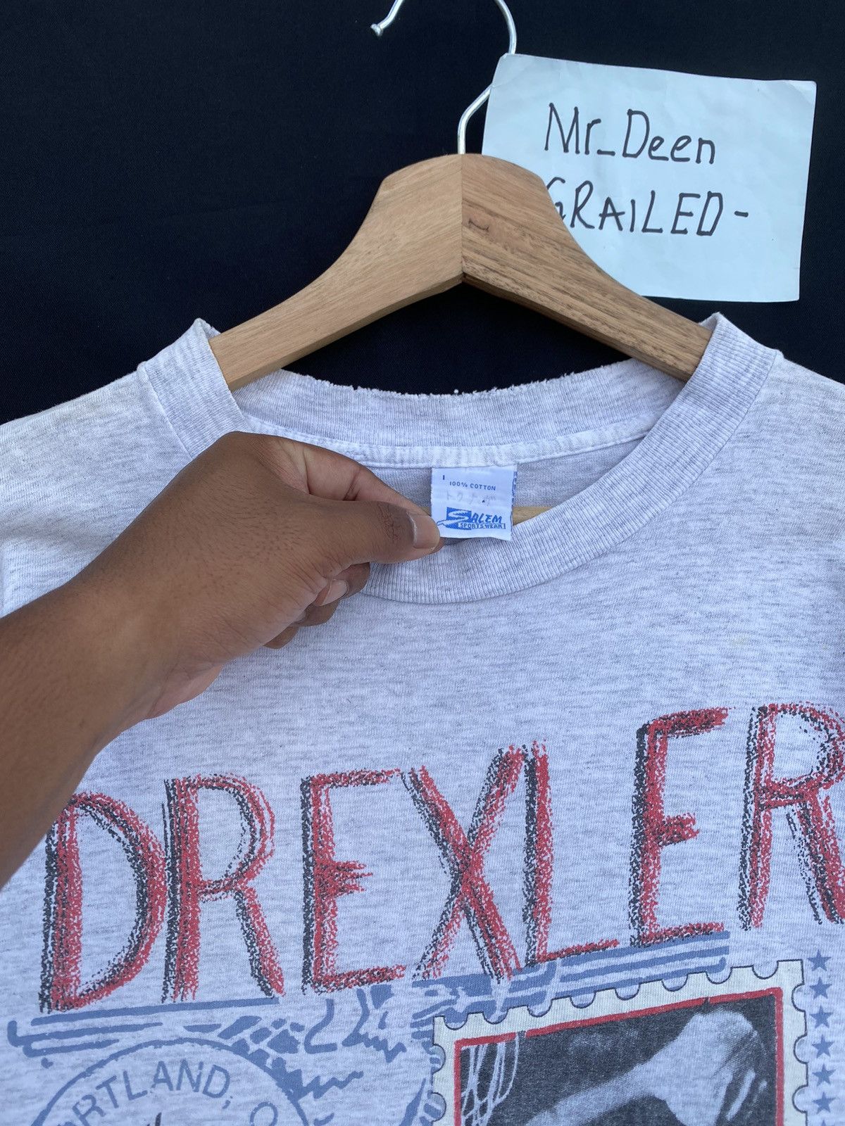 NBA Rare Vintage 90s Clyde Drexler NBA Tshirt Size US L / EU 52-54 / 3 - 9 Thumbnail