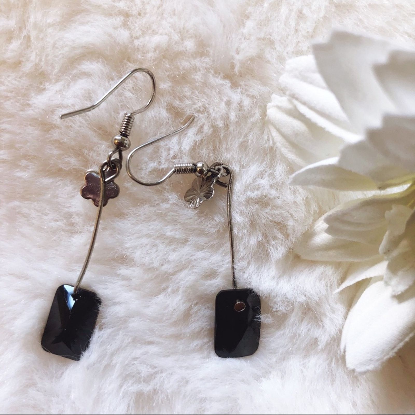 Other Silver Black Dazzle Earrings Size ONE SIZE - 4 Thumbnail