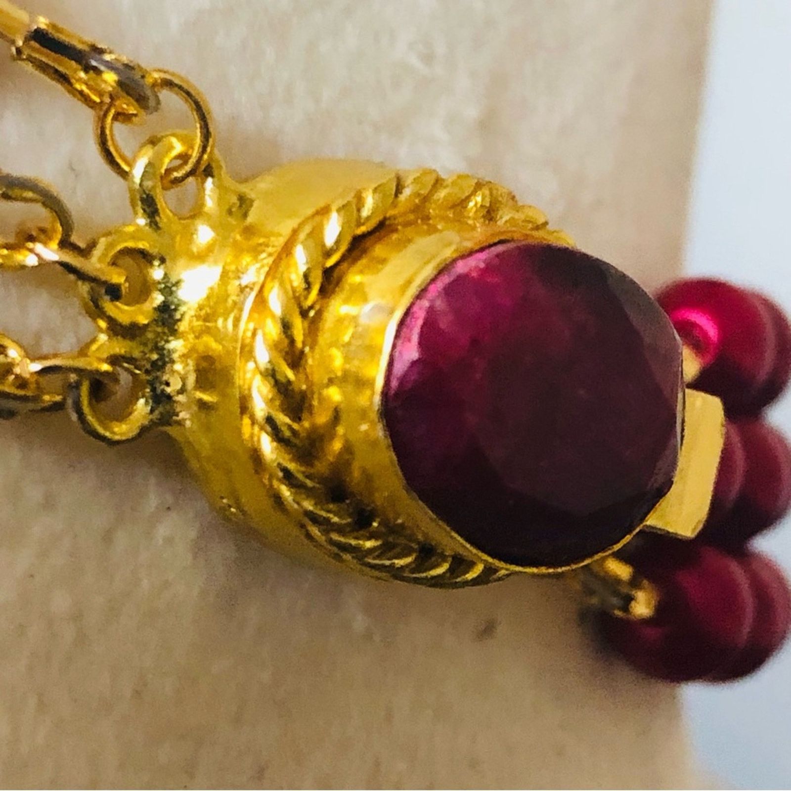 Handmade Handcrafted repurpose red sparkle Pearl ruby clasp necklace Size ONE SIZE - 8 Thumbnail