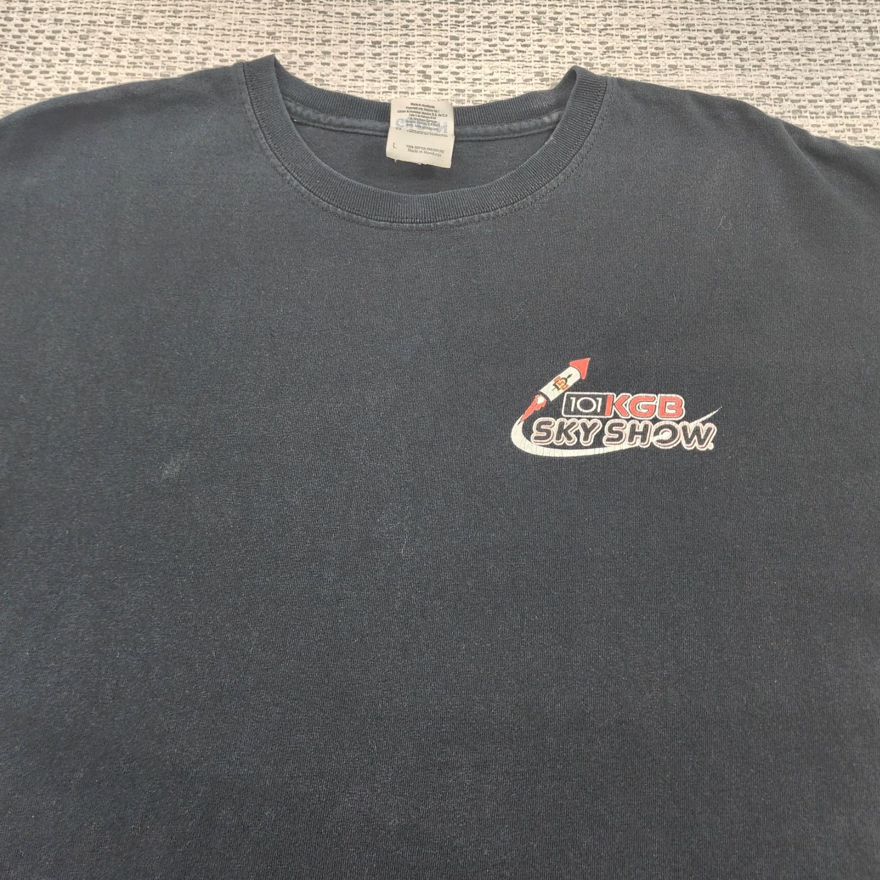 Gildan VINTAGE 101 KGB Sky Show Shirt Mens Large Black Gildan Heavy Cotton Crew Neck T-Shirt Graphic Print Logo Rocket Back Size US L / EU 52-54 / 3 - 6 Thumbnail