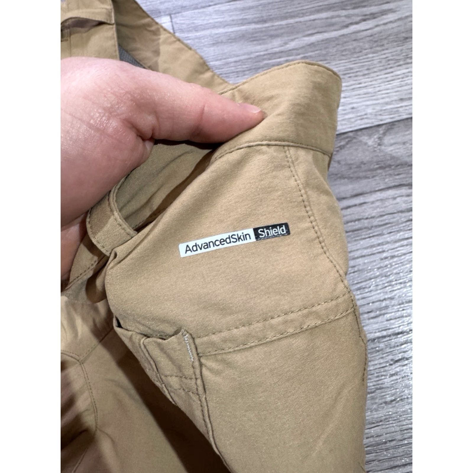 Salomon VINTAGE Salomon Outdoor Hiking Shorts Men Regular 32 Beige Outdoor Athletic 90s? Size US 32 / EU 48 - 4 Thumbnail
