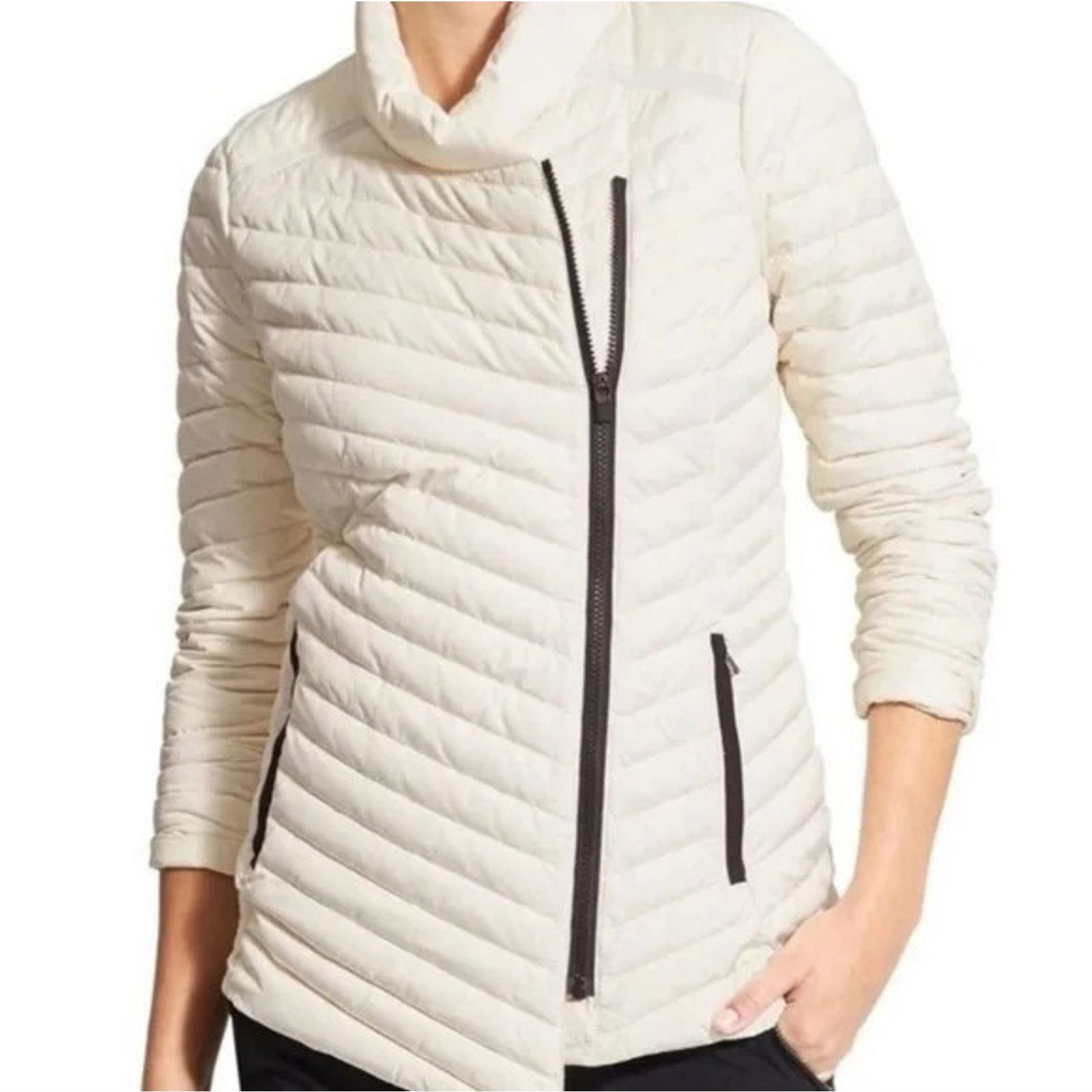 Athleta ATHLETA Asymmetrical So Down Puffer Jacket with Pockets Size XS / US 0-2 / IT 36-38 - 1 Thumbnail
