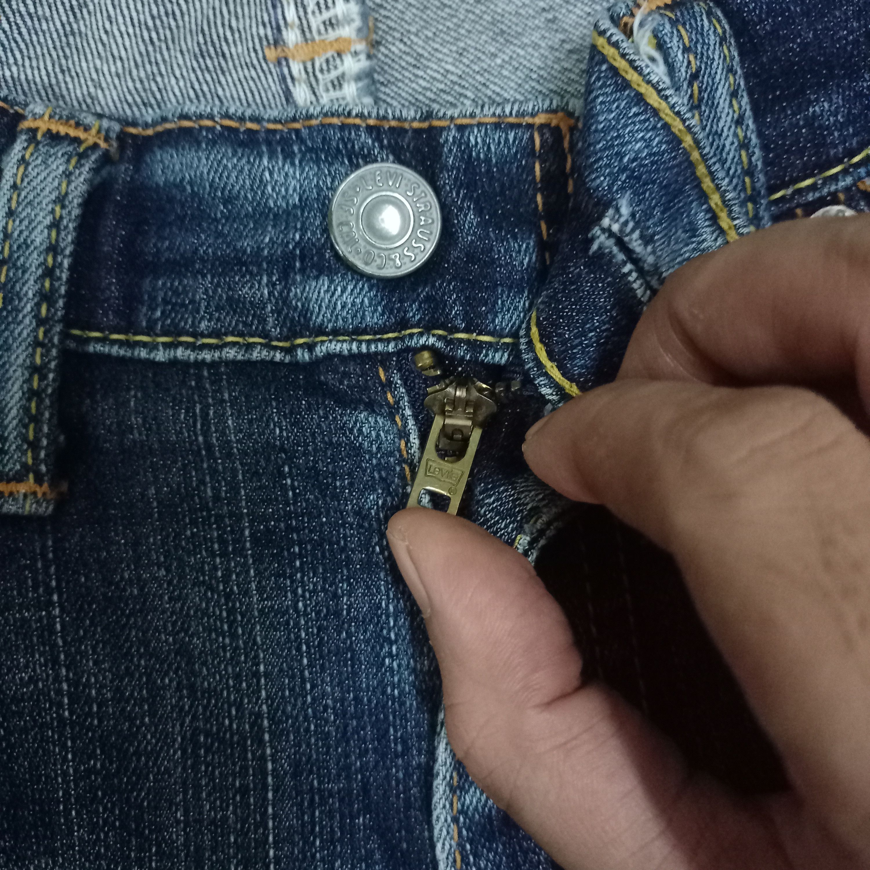 Levi's × Levi's Vintage Clothing Vintage 90s Levis 705 Blue Wash Distressed Loose Jeans Size US 30 / EU 46 - 3 Thumbnail