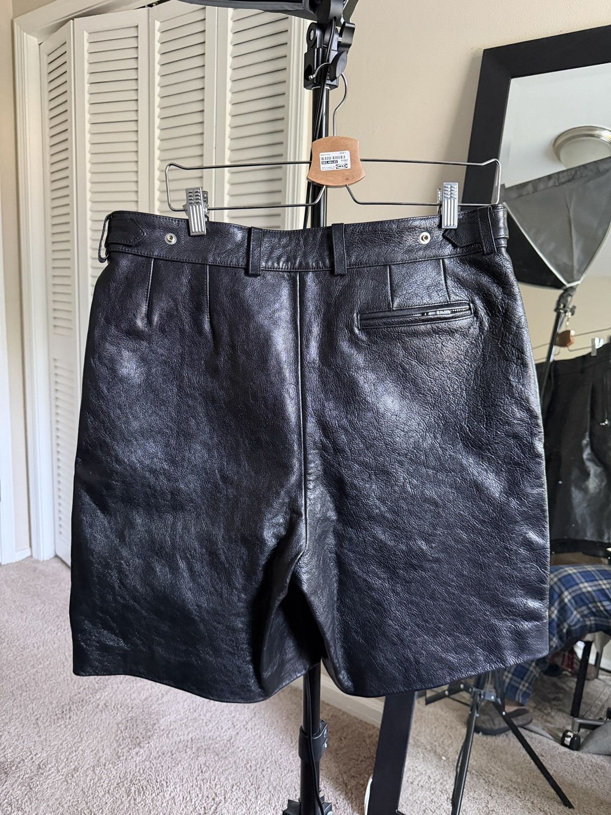 RECTO Recto Black Pleated Leather Shorts Size US 36 / EU 52 - 4 Thumbnail