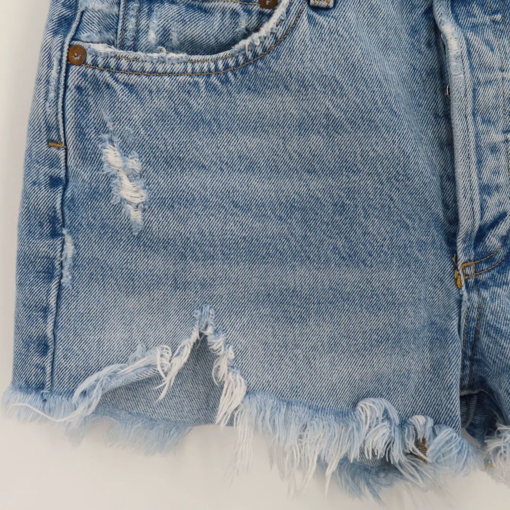 Agolde Agolde Parker Button Fly Distressed Raw Hem Blue Denim Jean Shorts Womens 25 Regular Cotton 100% Cotton Short Cut-Off Jeans Size 42" / US 20 - 2 Thumbnail