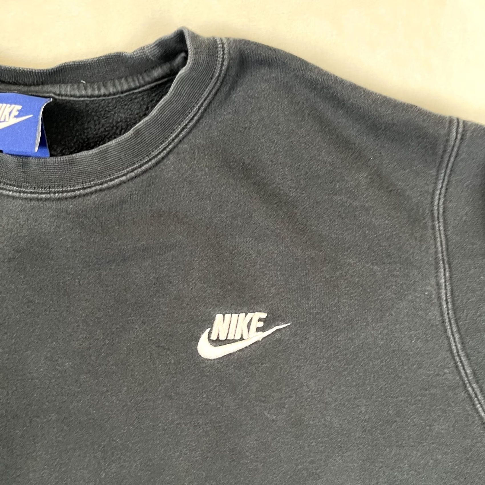 Nike VINTAGE Nike Sweatshirt Crewneck Men L Black Embroidered Swoosh 90s Sun Faded Sportswear PullOver Size US L / EU 52-54 / 3 - 2 Thumbnail