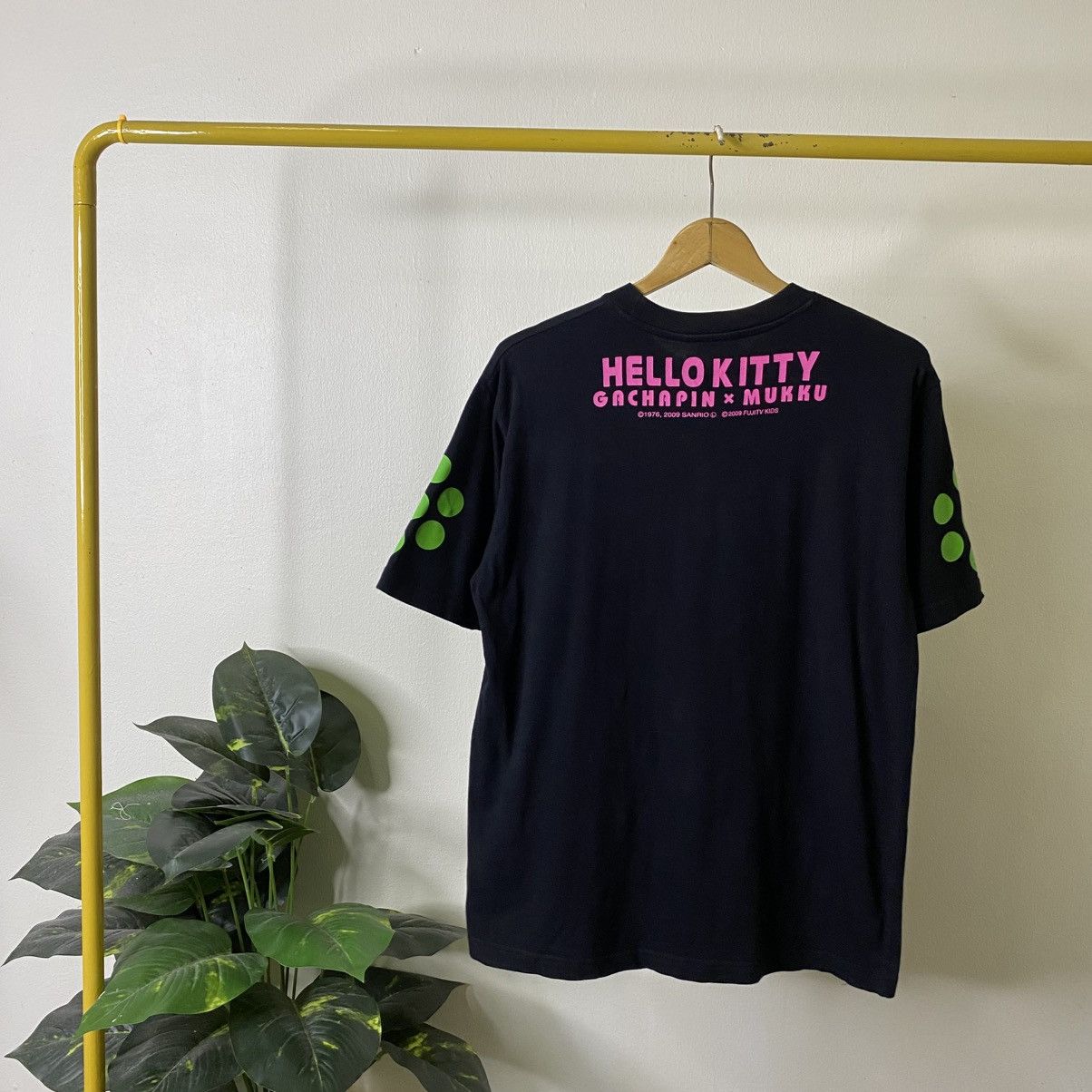 Japanese Brand Vintage 2009 Hello Kitty Gachapin Fuji TV Collaboration Tee Size US M / EU 48-50 / 2 - 8 Thumbnail