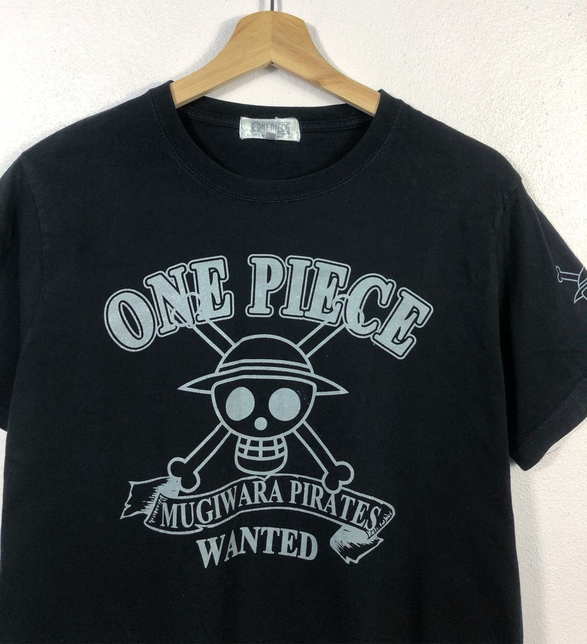 Anime × Japanese Brand × One Piece Rare One Piece Japan Big Logo Tee Size US L / EU 52-54 / 3 - 3 Thumbnail