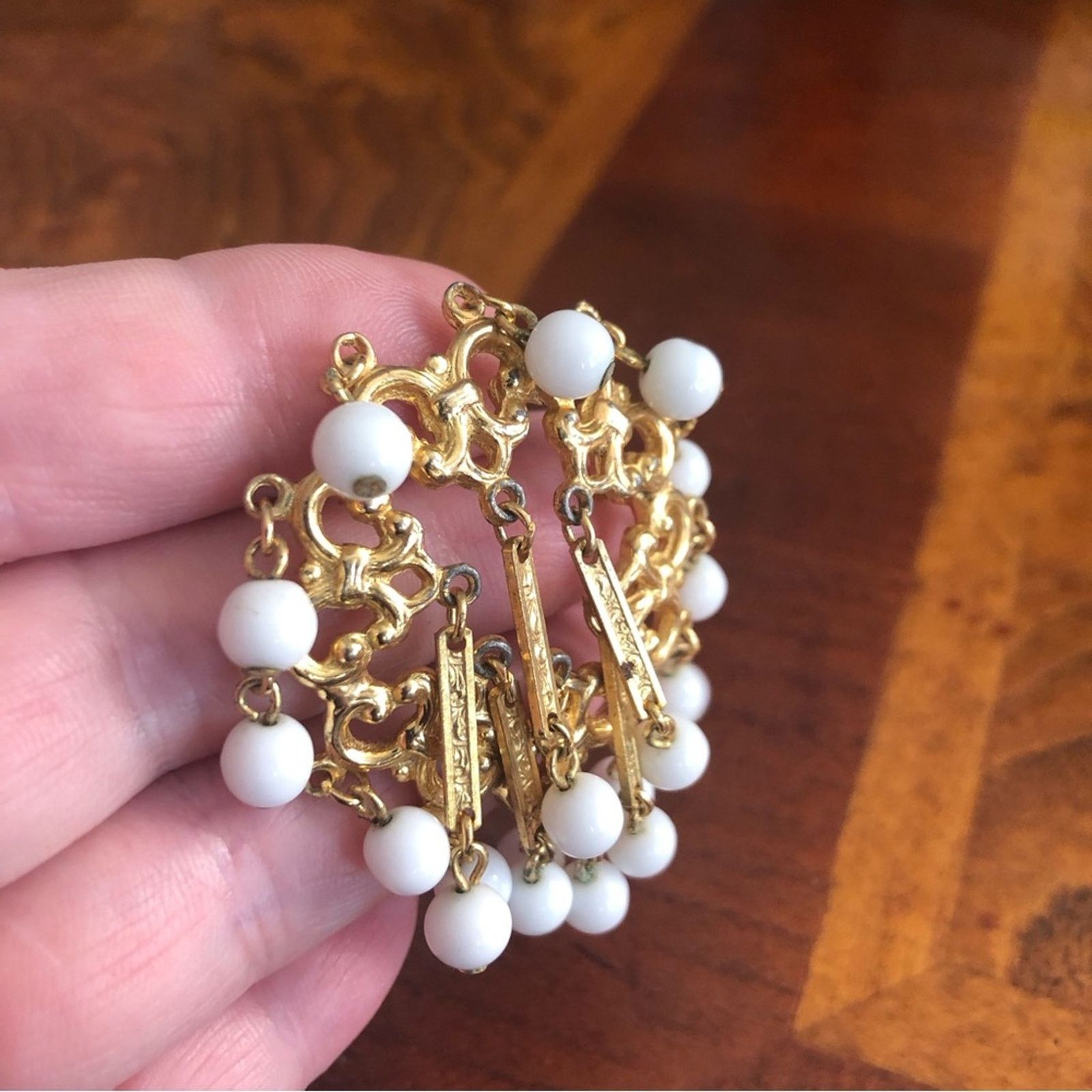 Vintage Vintage milk glass dangle bead gold tone brooch pin Size ONE SIZE - 3 Thumbnail