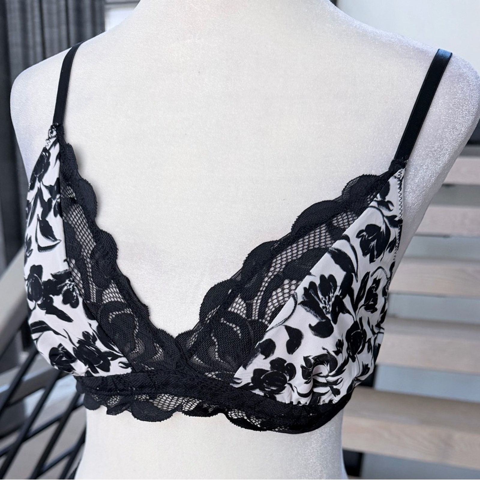 Other Black & White Floral Lace Bralette size S Size ONE SIZE - 6 Thumbnail
