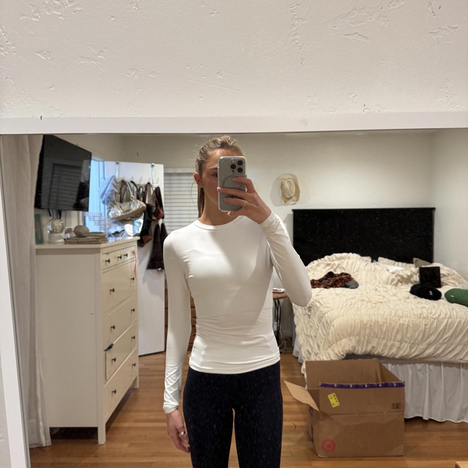 Designer Comfortable Long Sleeve White Top Size ONE SIZE - 2 Thumbnail