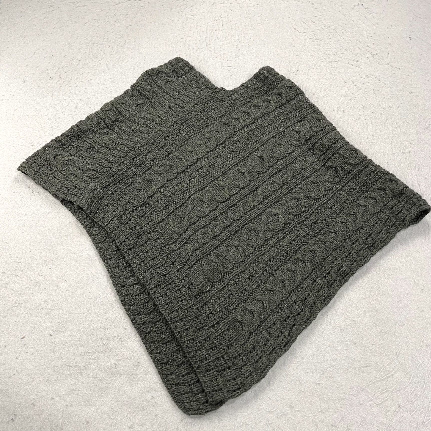 Market Aran Sweater Market Poncho Women One Size Green Wool Cable Fisherman Ireland Poncho Kimono Style Casual Knit Vintage? Size ONE SIZE - 5 Thumbnail