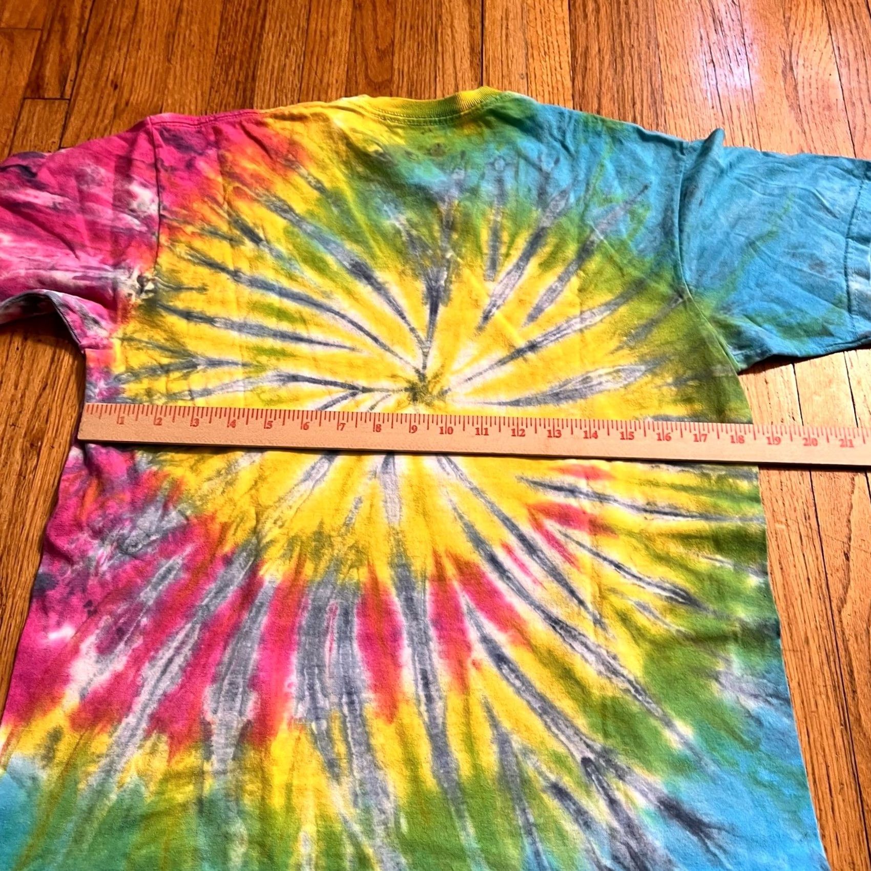 Liquid Blue VINTAGE? (No) Liquid Blue Pink Floyd Shirt Mens Medium Neon Tie Dye Y2K T-Shirt Men M Blue Pink Floyd Neon Tie Dye 2000s Mens Size US M / EU 48-50 / 2 - 4 Thumbnail