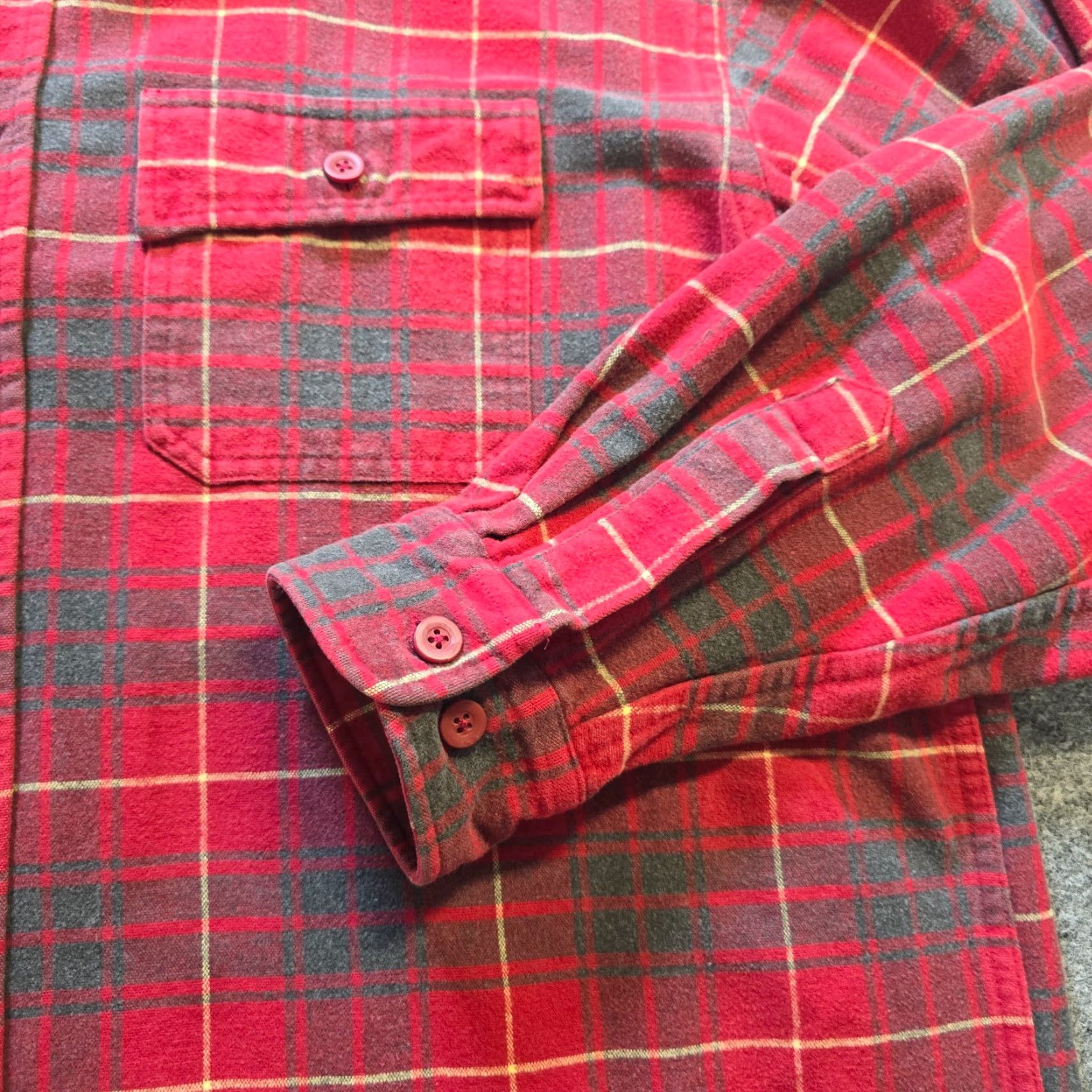 Vintage VINTAGE LL Bean Shirt Mens XL Red Plaid Flannel Outdoor Hiking Camp Button-Up Casual Workwear Size US XL / EU 56 / 4 - 3 Thumbnail