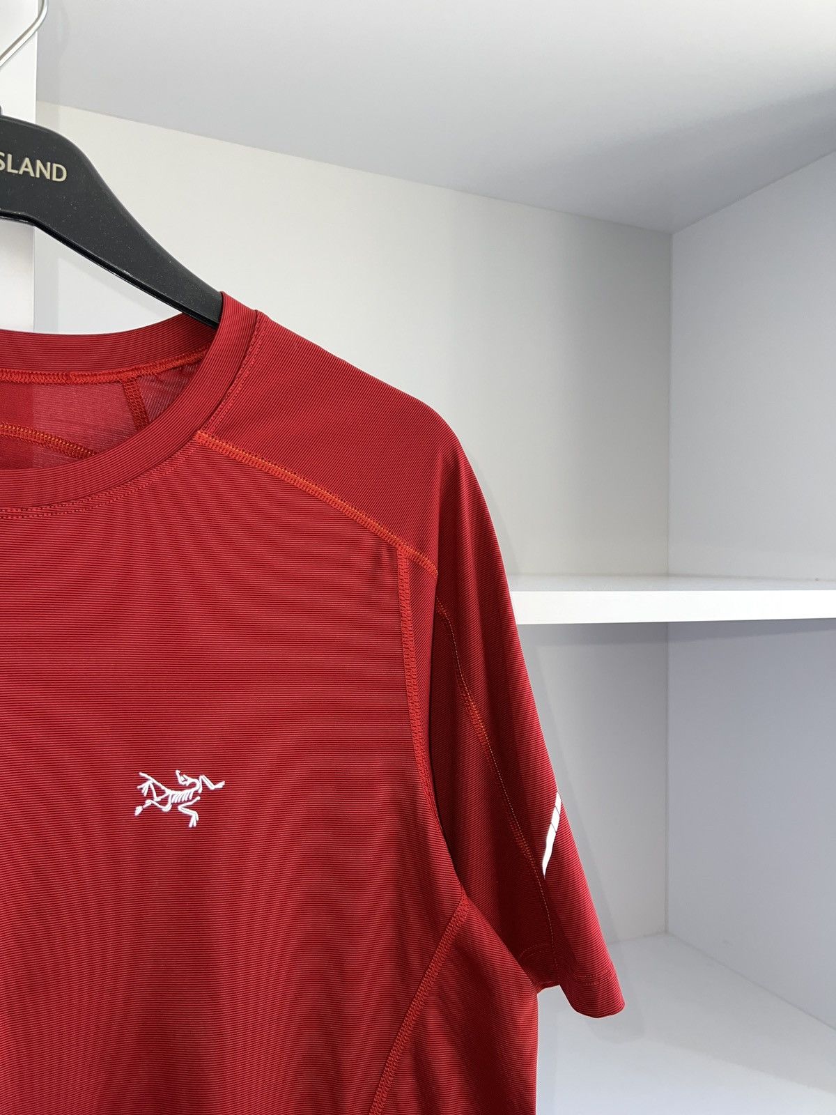 Arc'teryx × Vintage Vintage Arc’teryx red T-shirt Size US L / EU 52-54 / 3 - 6 Thumbnail