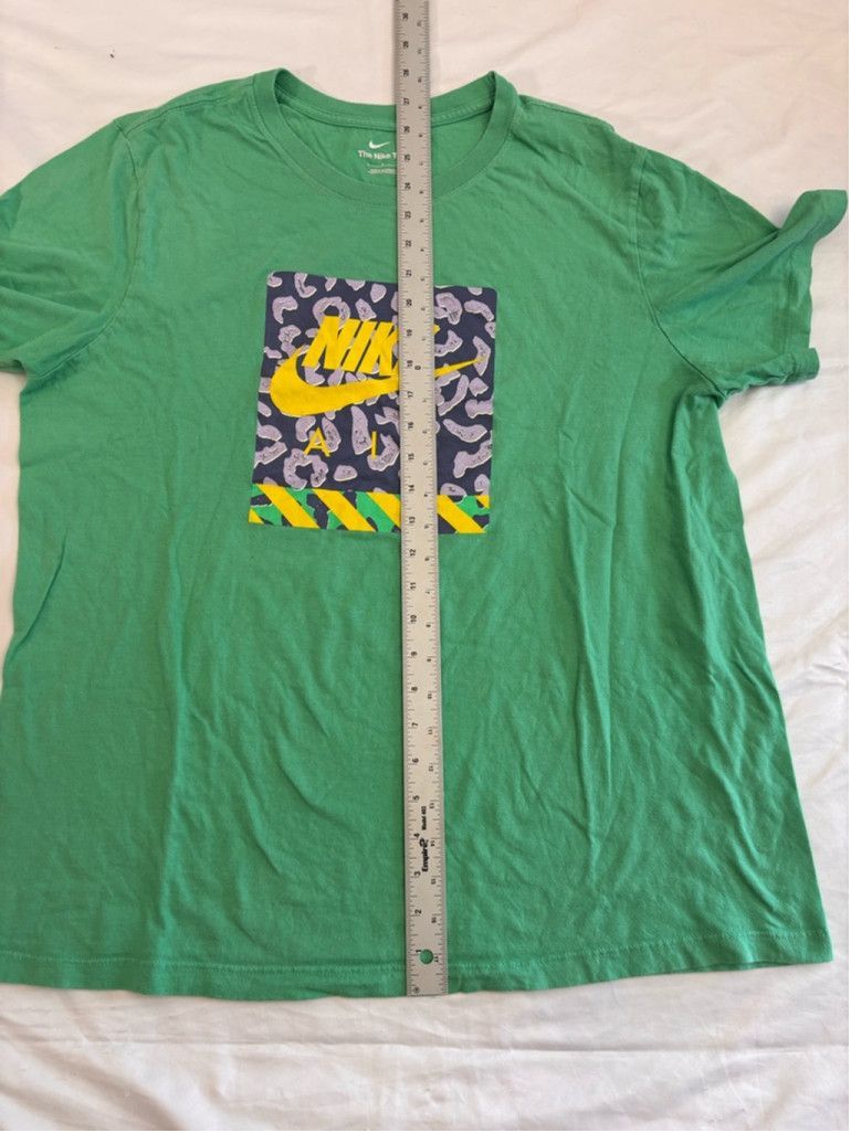 Nike Men's Nike Green Graphic T-Shirt Size L Size US L / EU 52-54 / 3 - 4 Thumbnail