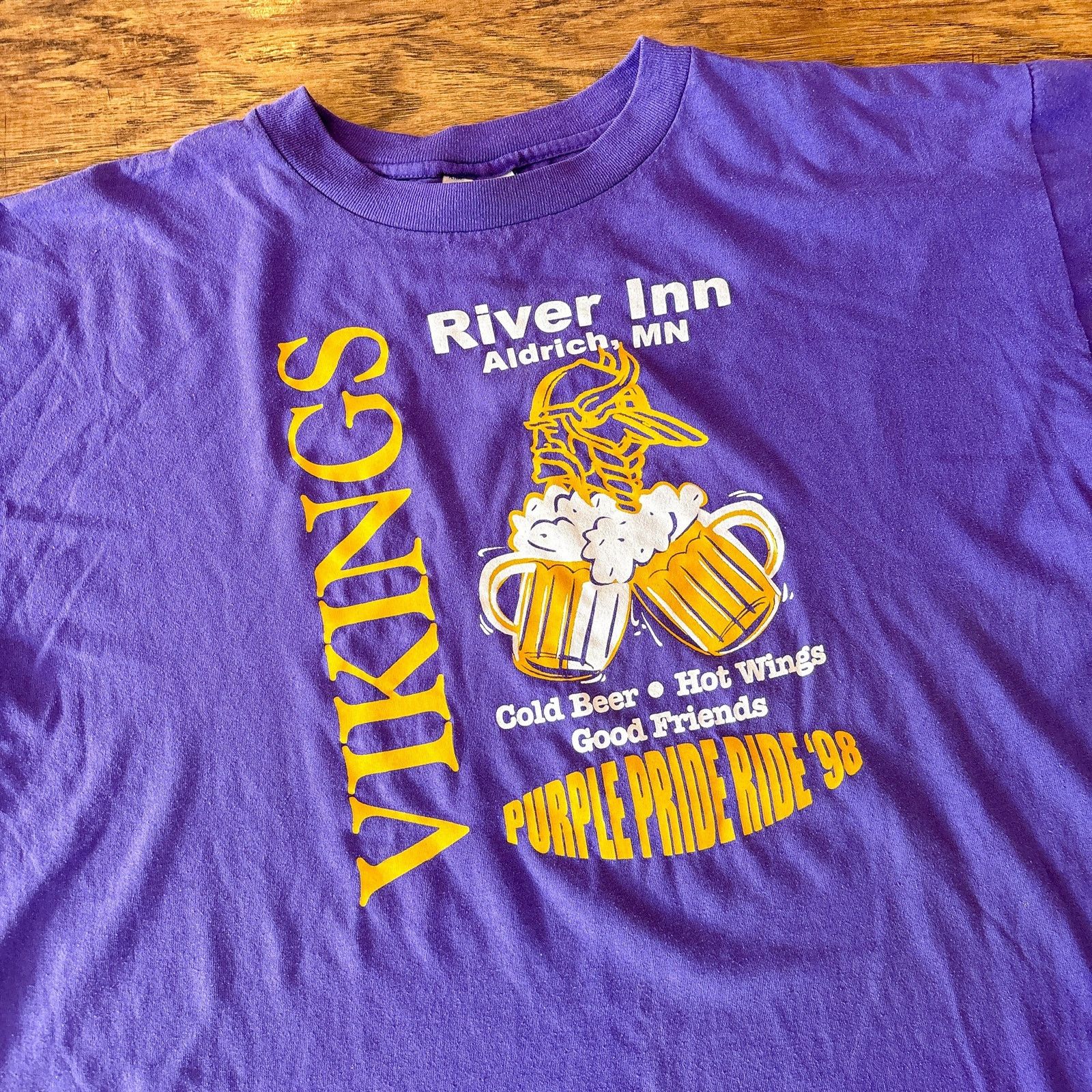 Hanes × NFL Vtg MN Vikings River Inn Purple Pride 98 Beer Football Shirt Size US L / EU 52-54 / 3 - 2 Thumbnail