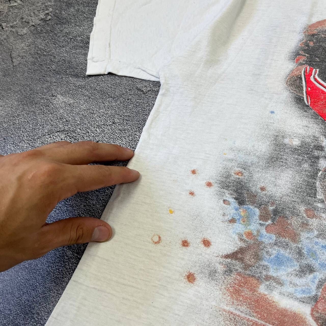 Vintage Vintage Michael Jordan #23 Chicago Bulls Overprint T shirt Size US XL / EU 56 / 4 - 21 Thumbnail