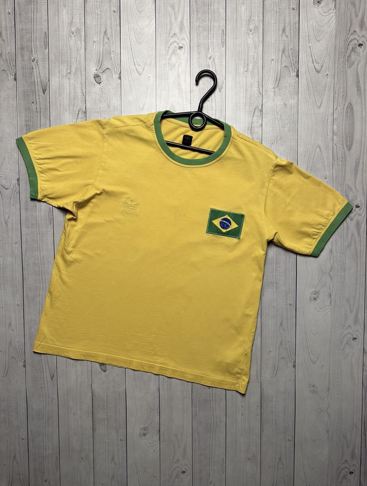 Vintage Vintage adidas 10 Brazil soccer tee Brasil size M/L Size US L / EU 52-54 / 3 - 11 Thumbnail