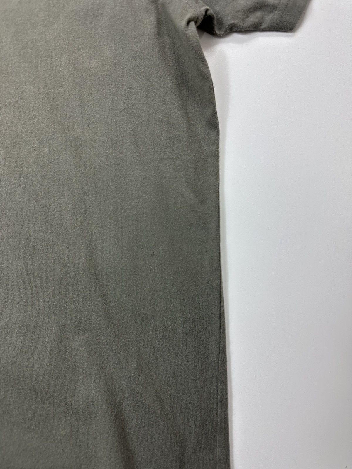 Oakley Vintage Oakley T-shirt Big Centre Logo Gray Size US L / EU 52-54 / 3 - 11 Thumbnail